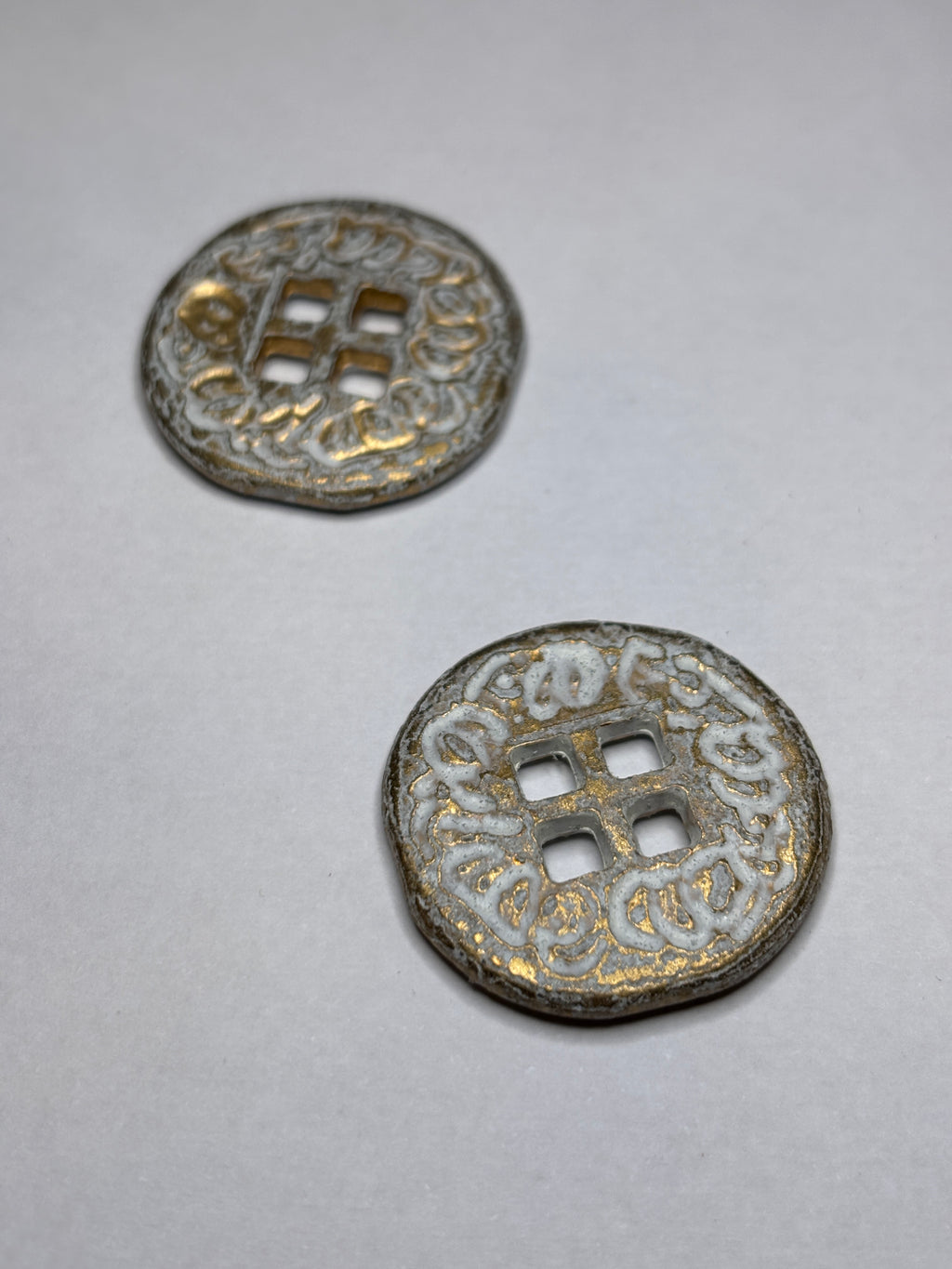 Button M53749 - 28mm (44") - 4 holes boton