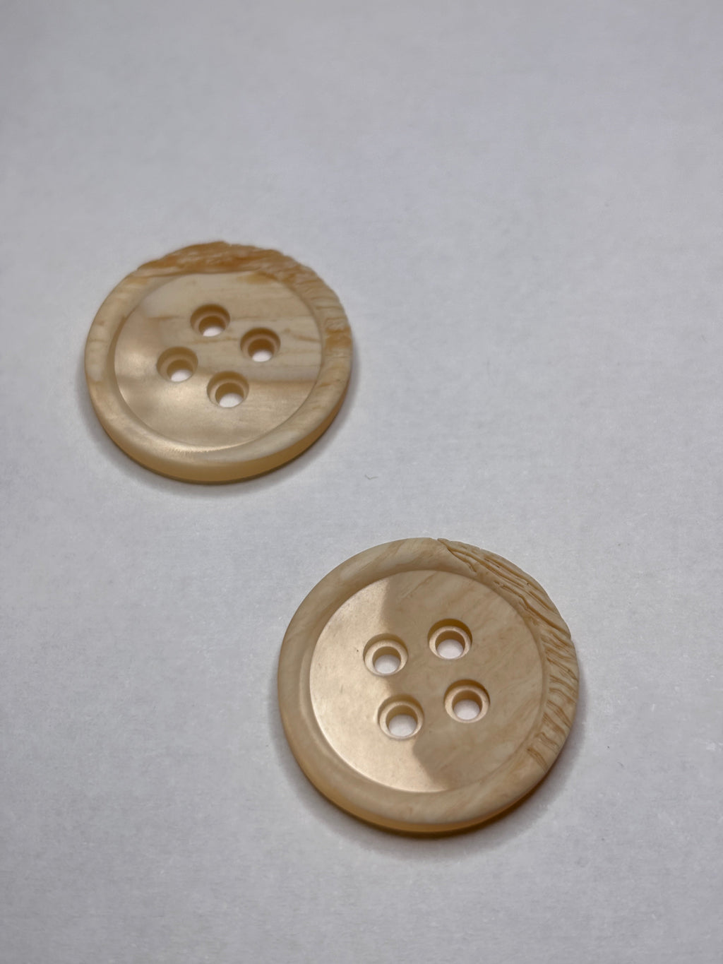 Polyester button P54299 - 36" in off-white color, featuring four holes for sewing and crafting. Boton