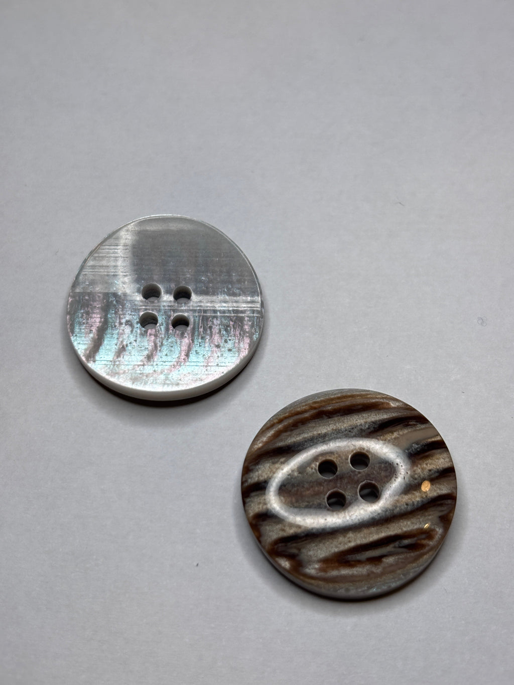 Botones de poliéster asequibles, boton de poliéster de 4 agujeros. Button