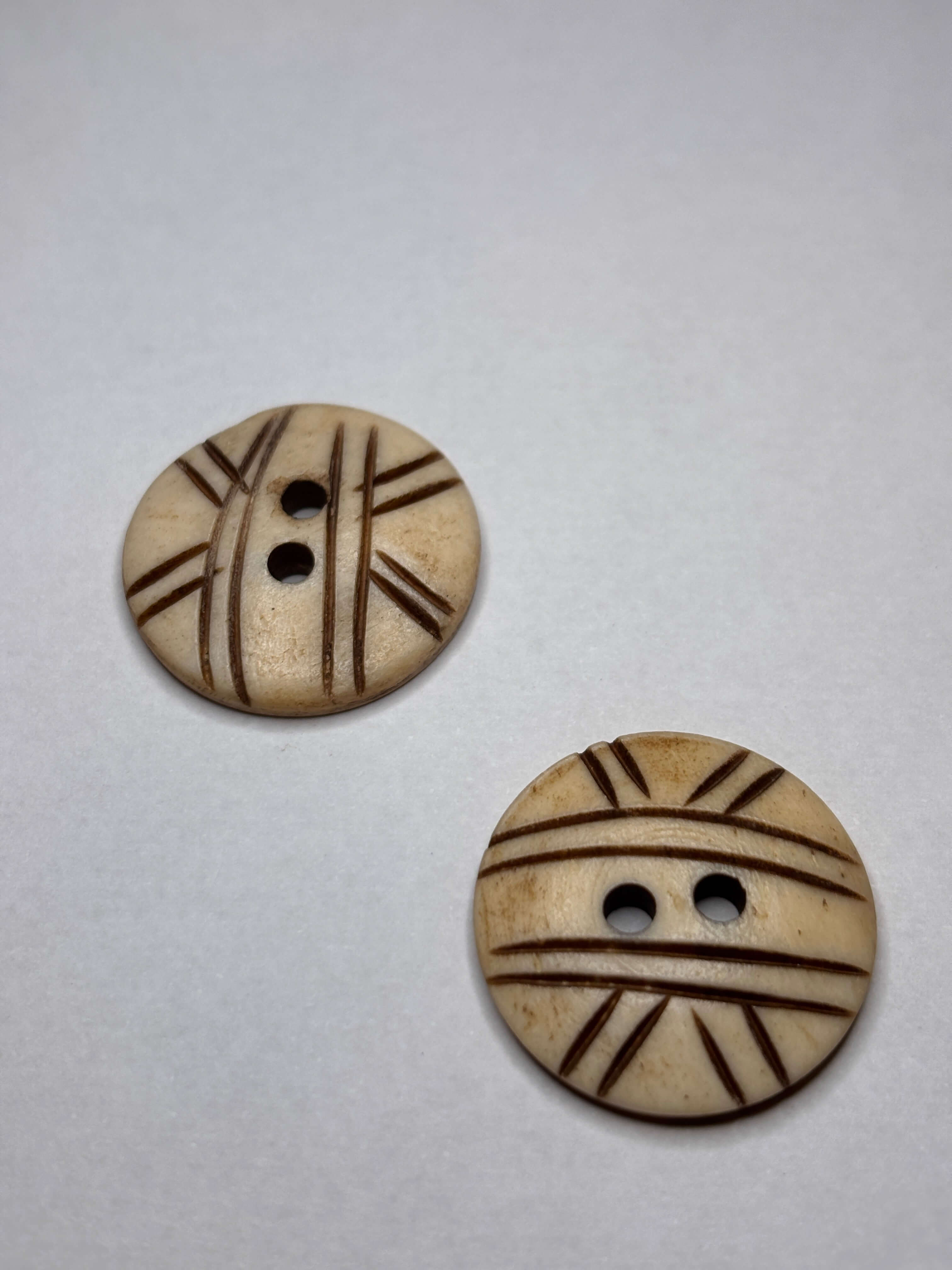 Button D037 - Bone - 23mm - 2 holes boton