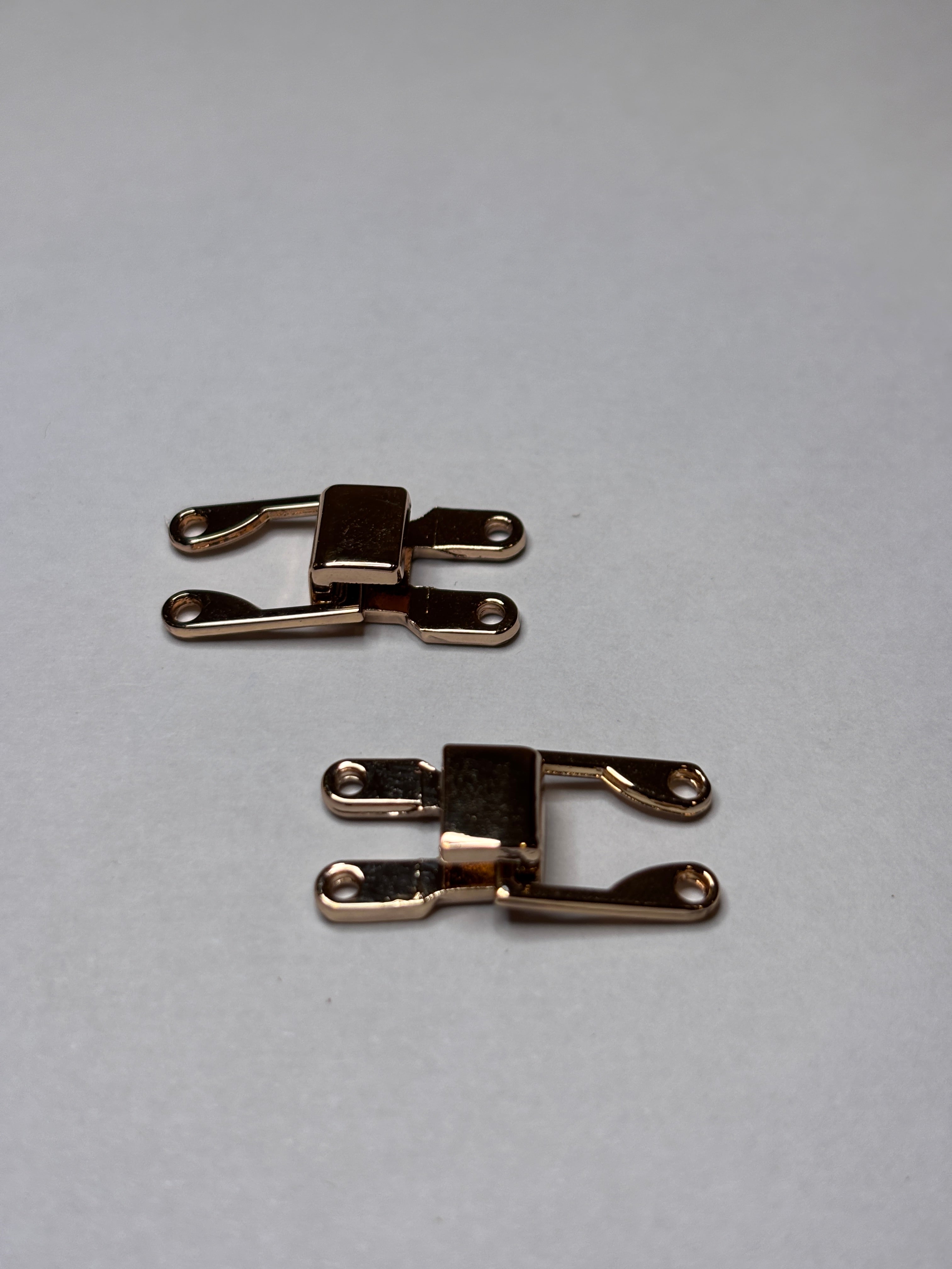 Hook and eye G 2219 - GOLD - 2 cm corchete
