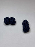 Pin 1509 Twin dark blue decorative pins displayed on a gray background, ideal for stylish accessories. Alfiler