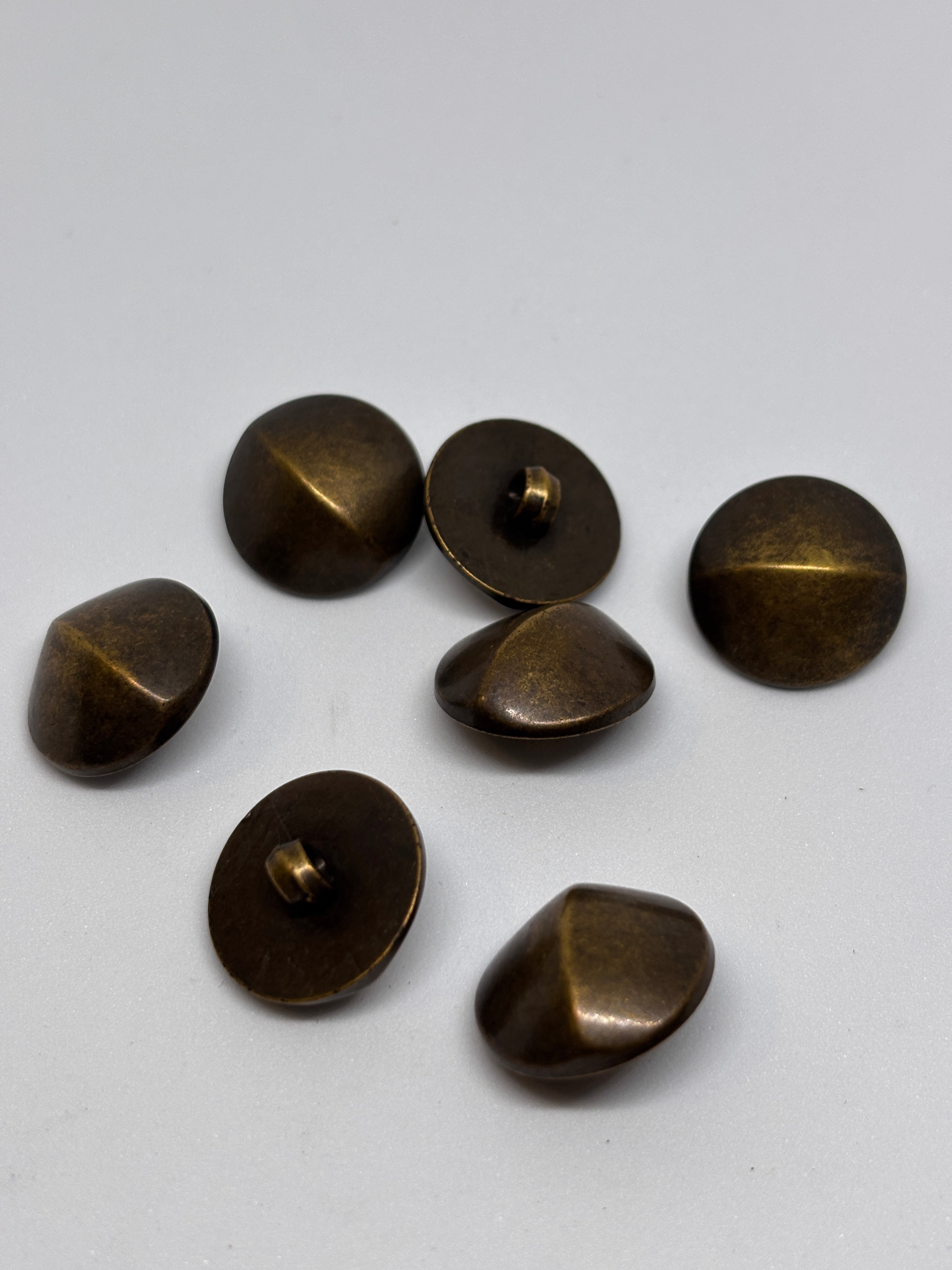 Button B4958 - 18mm - Shank button botón de pie