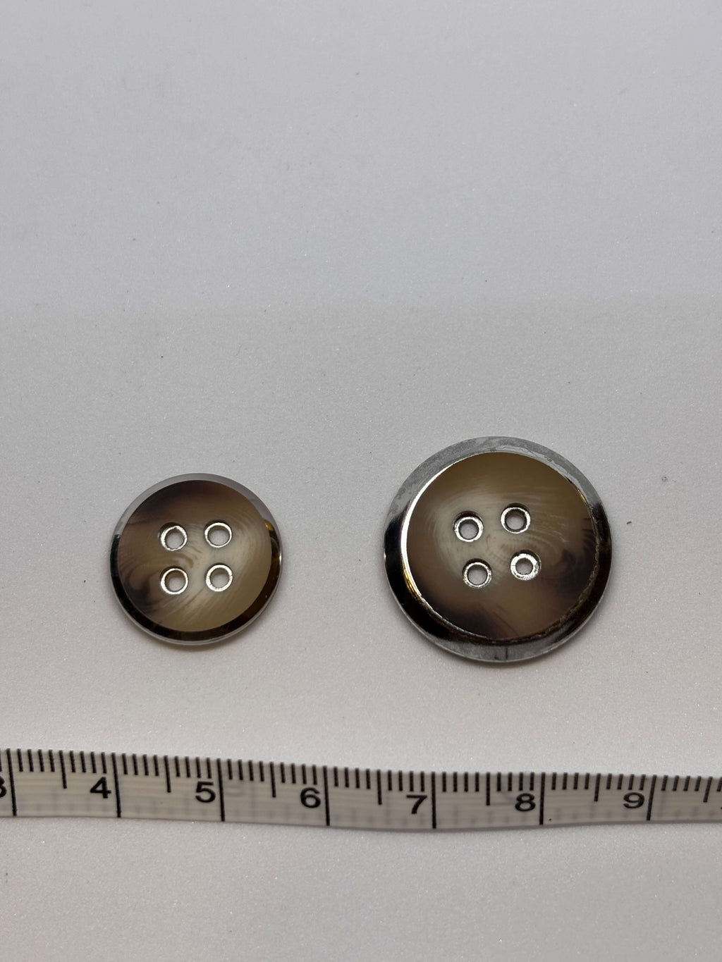 Button P58060 - 18mm 23mm 25mm - 4 holes 4 agujeros