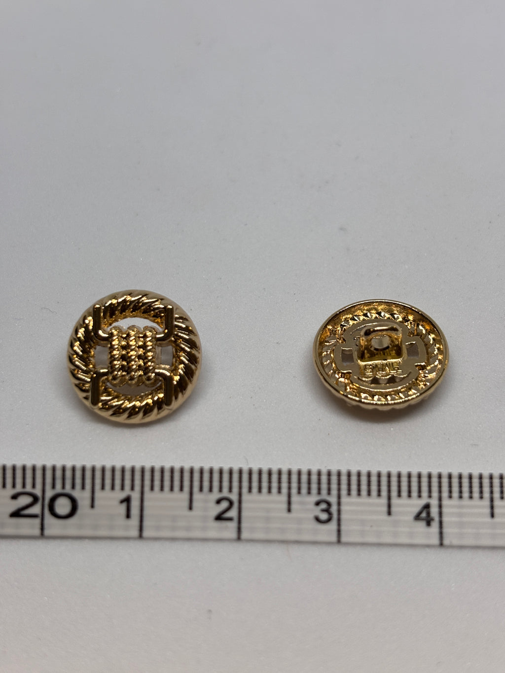 Button V133 - 15mm (24") - Shank button boton