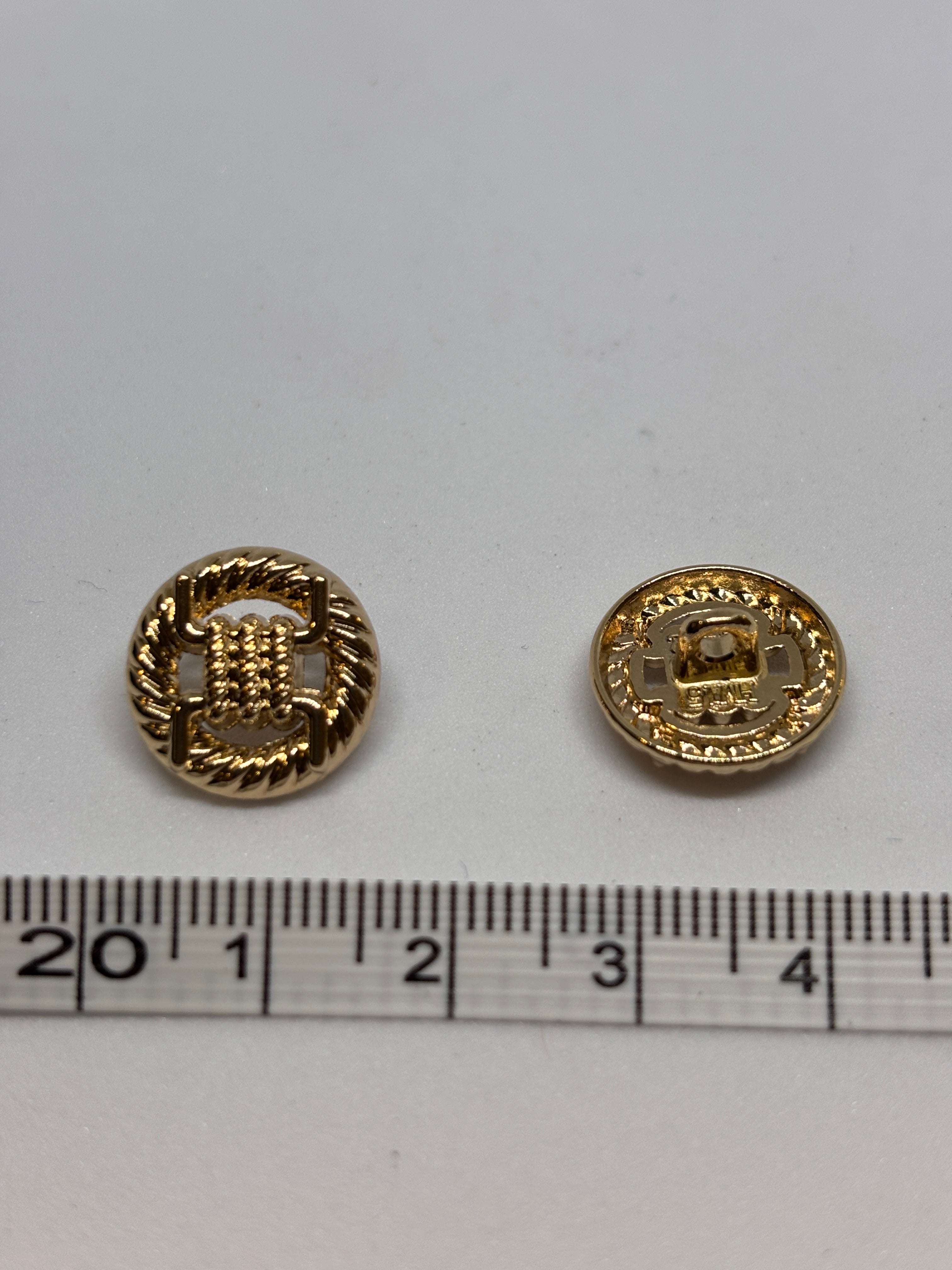 Button V133 - 15mm (24") - Shank button boton