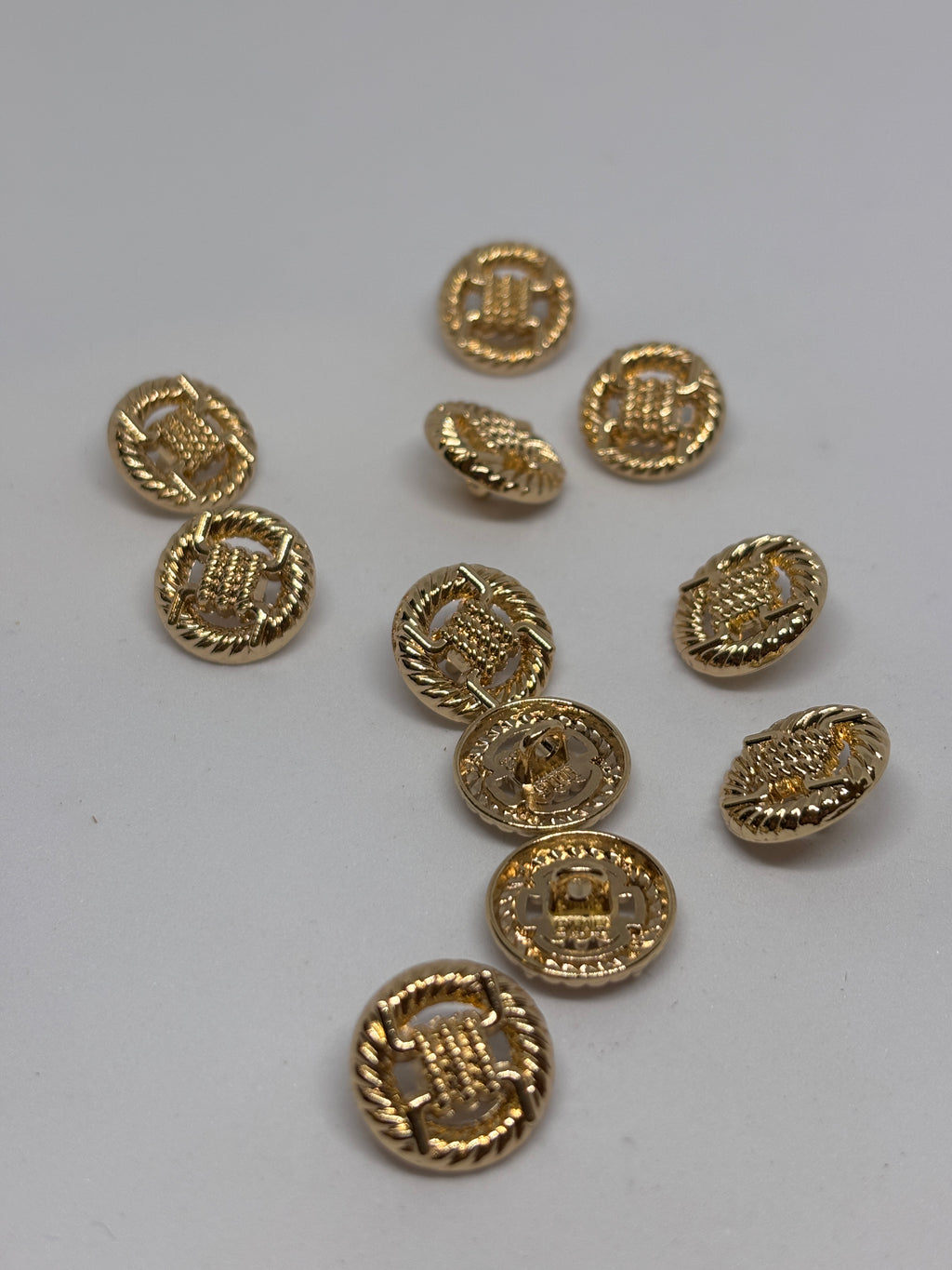 Button V133 - 15mm (24") - Shank button boton