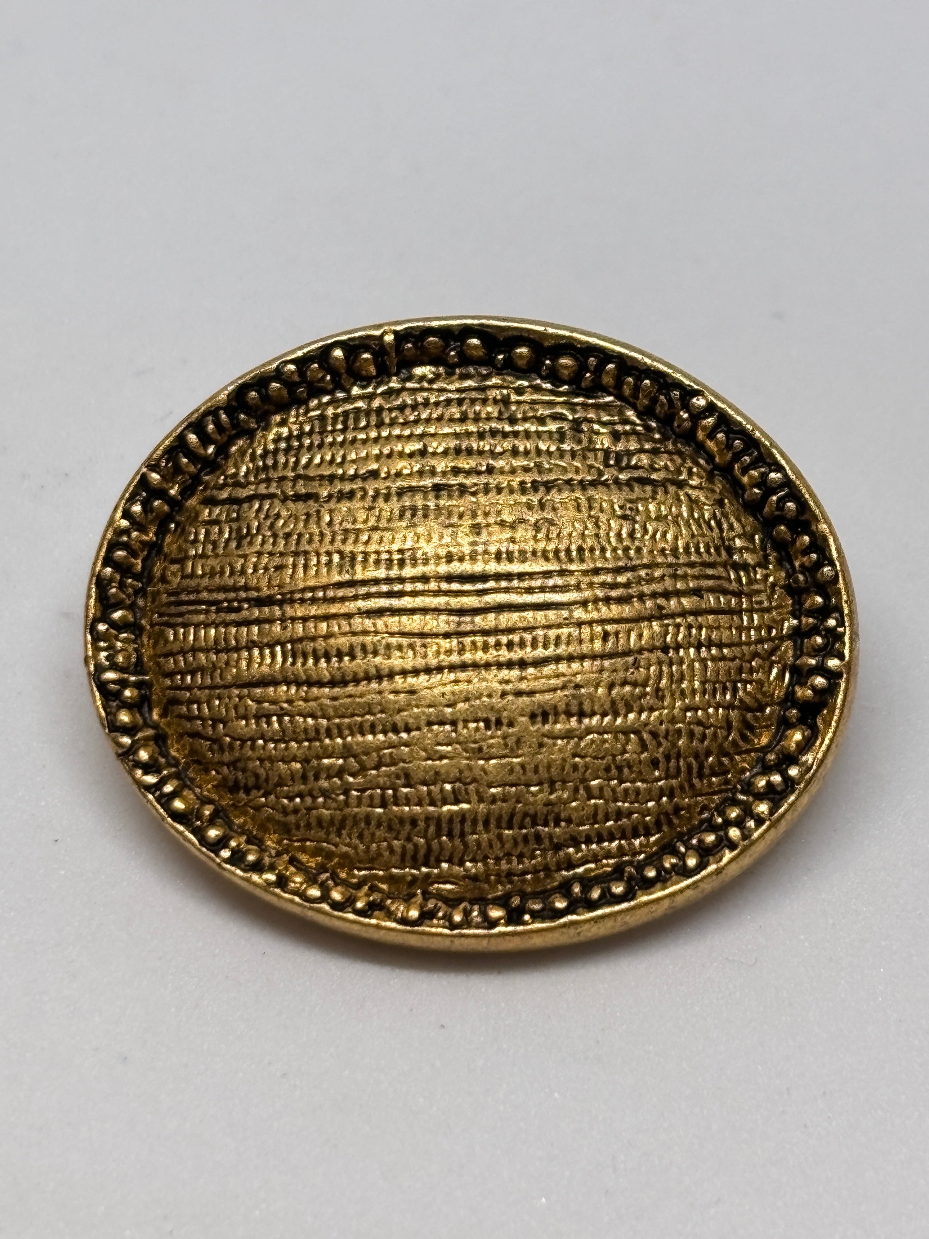 Button B7444 - 33mm (52") - Shank button boton