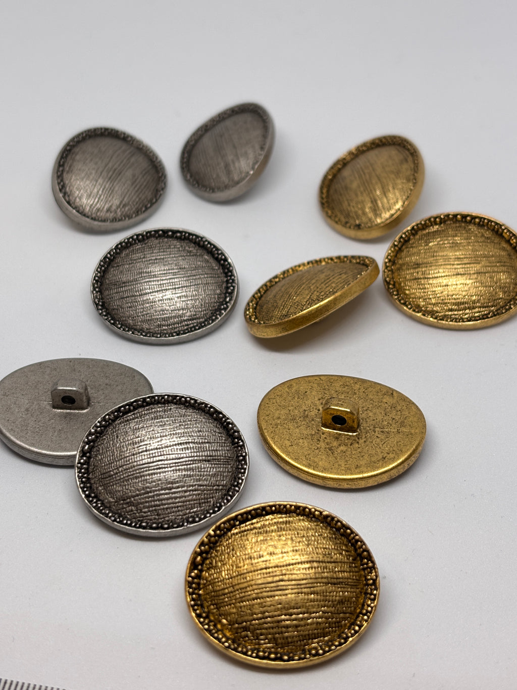 Button B7444 - 33mm (52") - Shank button boton