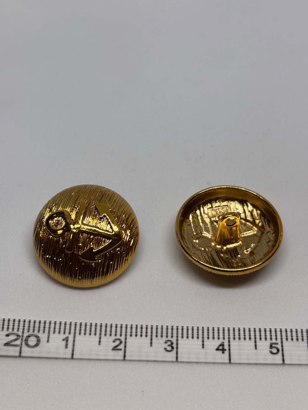 Button V165 - 23mm (36") - Shank button boton