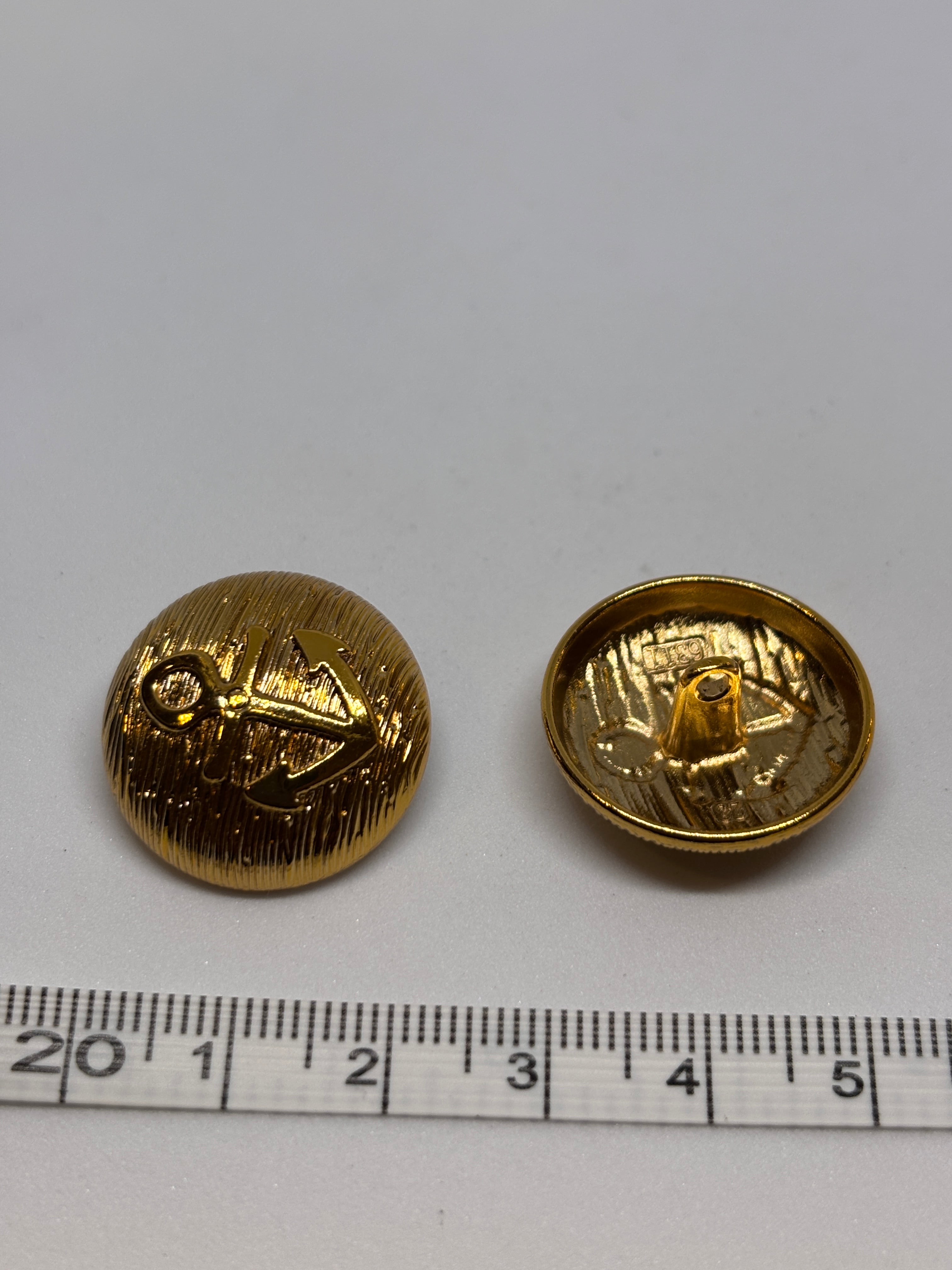 Button V165 - 23mm (36") - Shank button boton