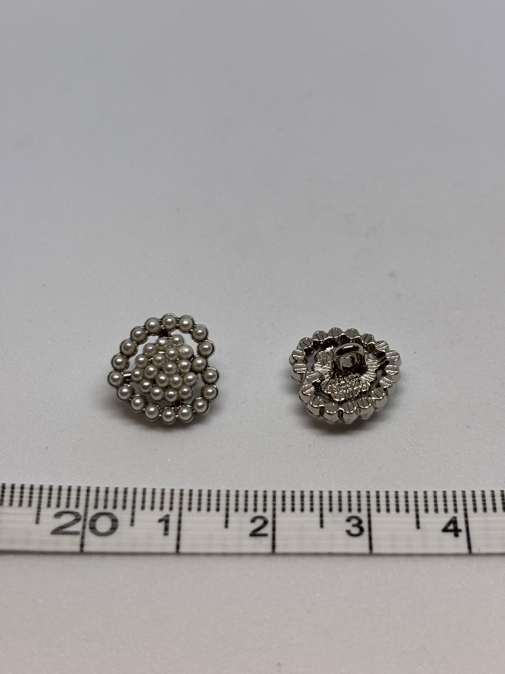 Button V115 - 14mm (22") - Shank button boton