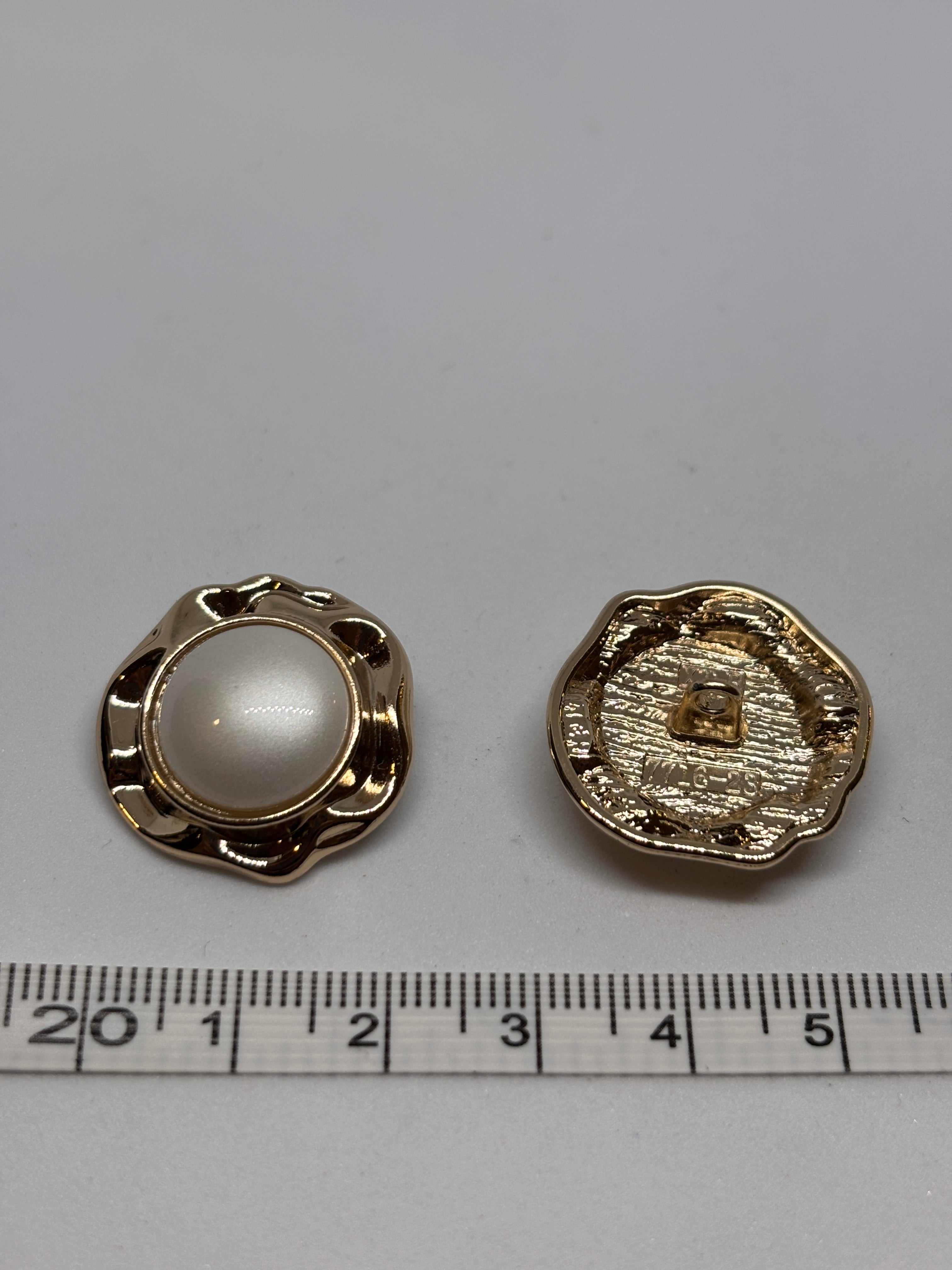 Button XTB7716 - 23mm (36") - Shank button boton