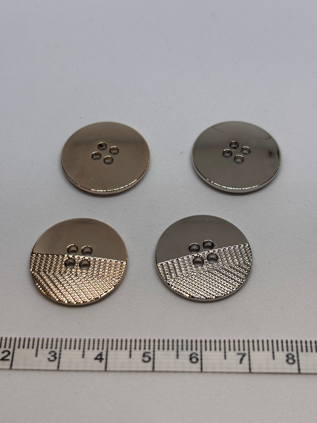 Button B6285 - 23mm (36") - 4 holes boton