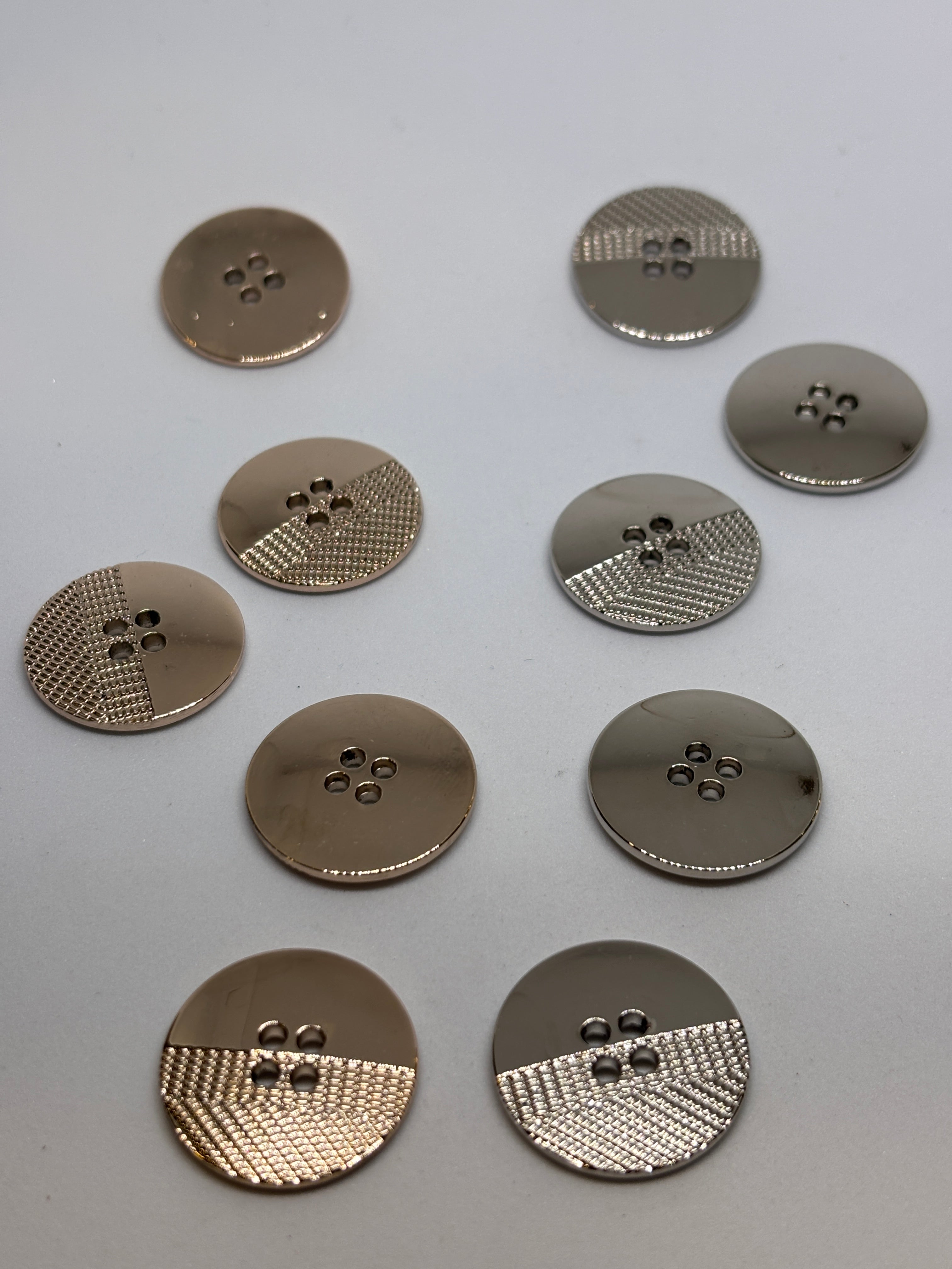 Button B6285 - 23mm (36") - 4 holes boton