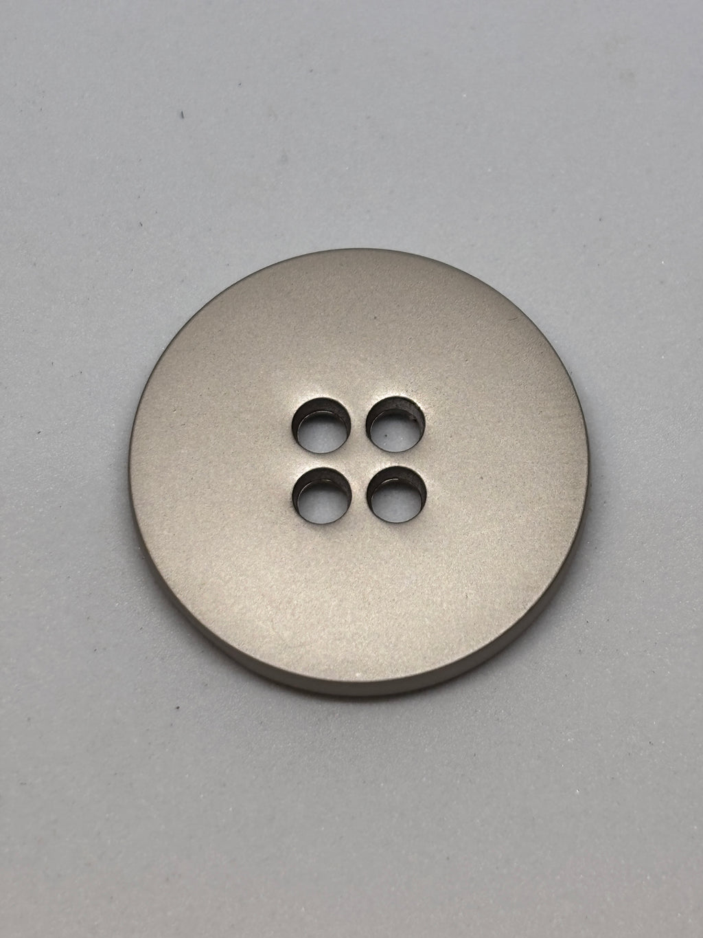 Button B2800 - 15mm (24"), 20mm (32"), 25mm (40") - 4 holes boton