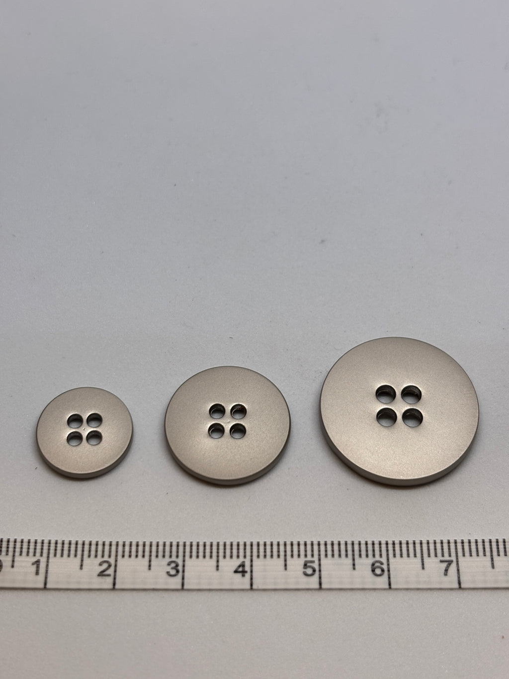 Button B2800 - 15mm (24"), 20mm (32"), 25mm (40") - 4 holes boton