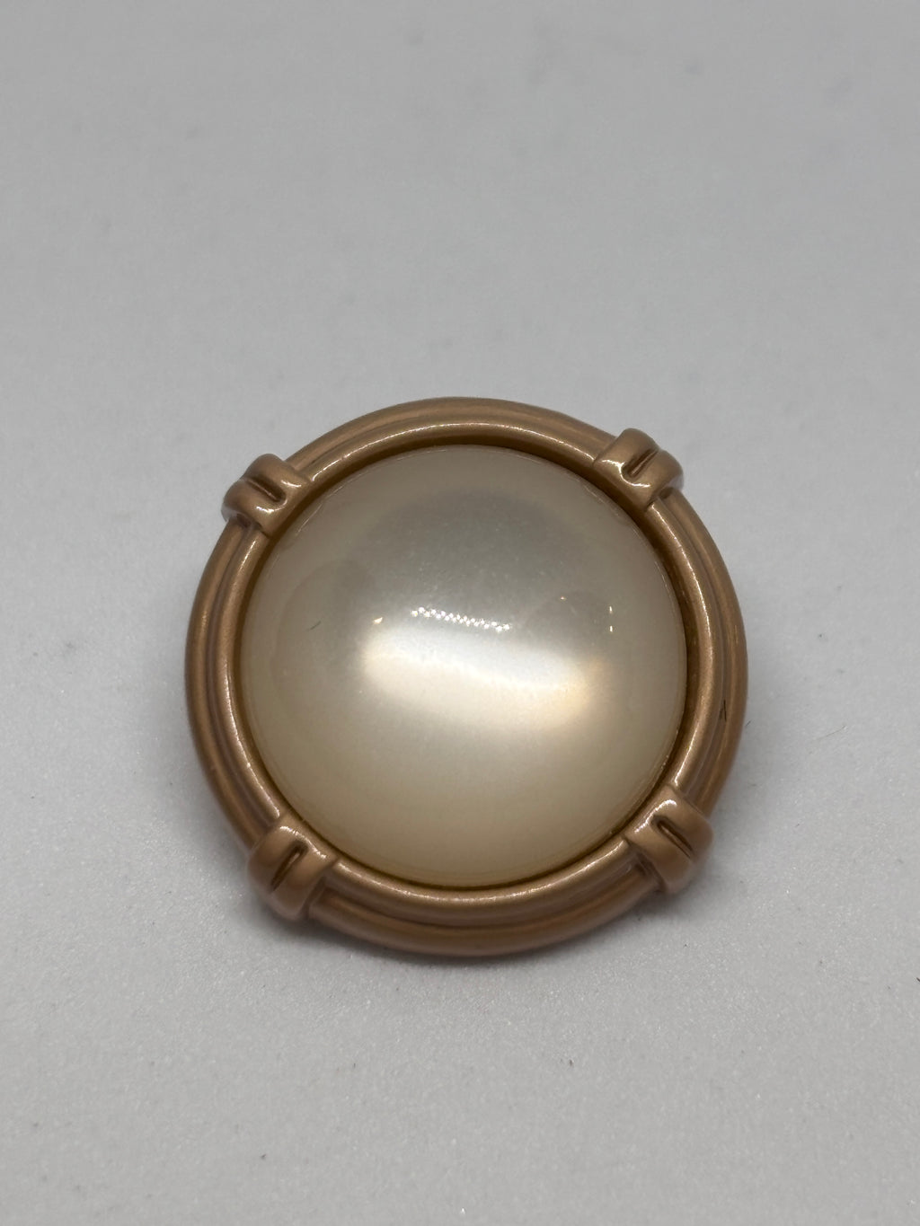 Button B8002 - 18mm (28") - Shank button boton Gold white