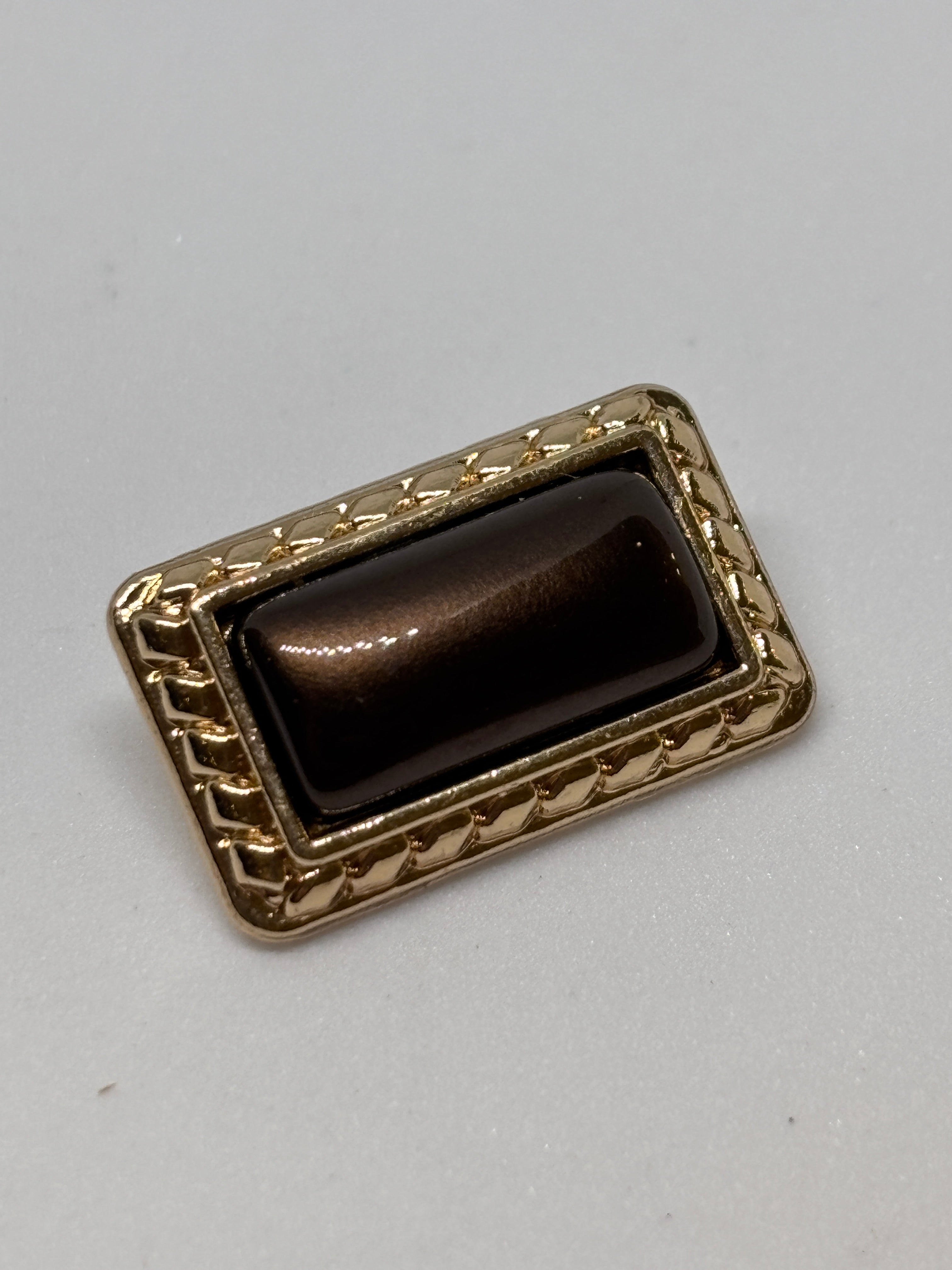 Button B7899 - 23mm (36") metal shank button in gold and brown color, perfect for crafts and clothing. boton