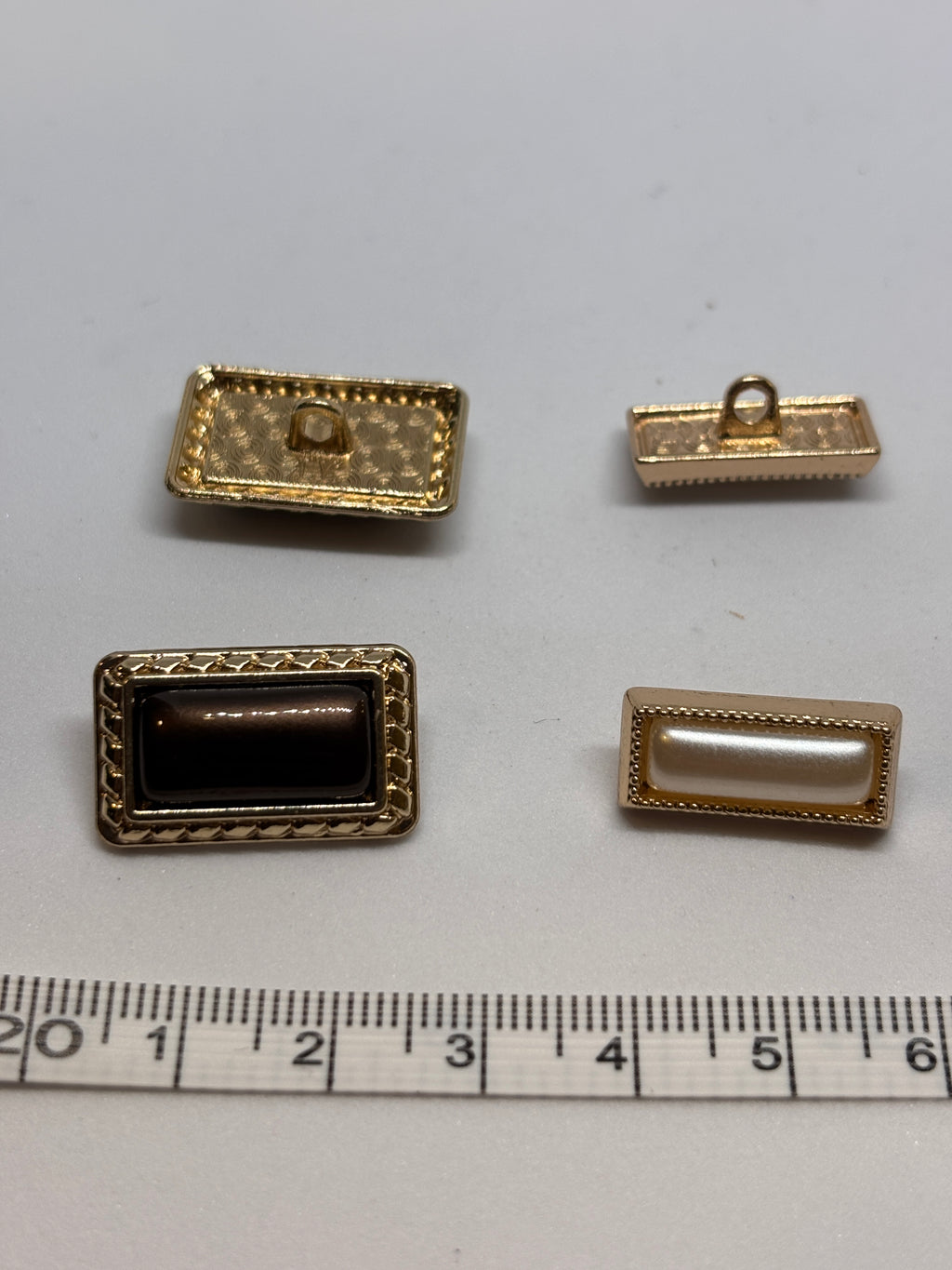 Button B7899 - 23mm (36") metal shank button in gold and brown color, perfect for crafts and clothing. boton