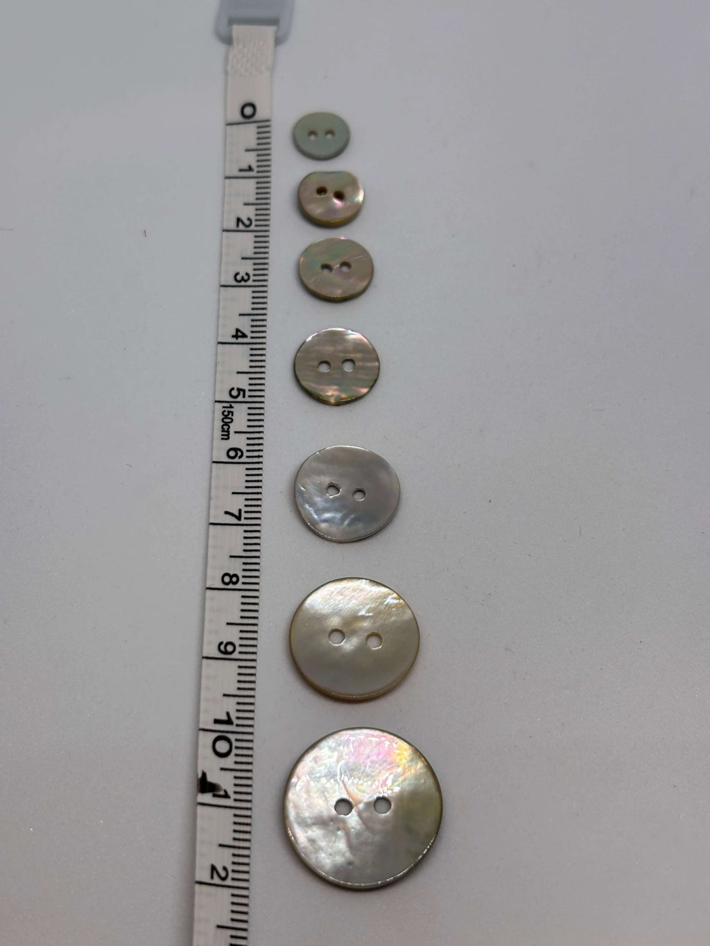 Button PE35 - Natural Pearl 2-hole button boton