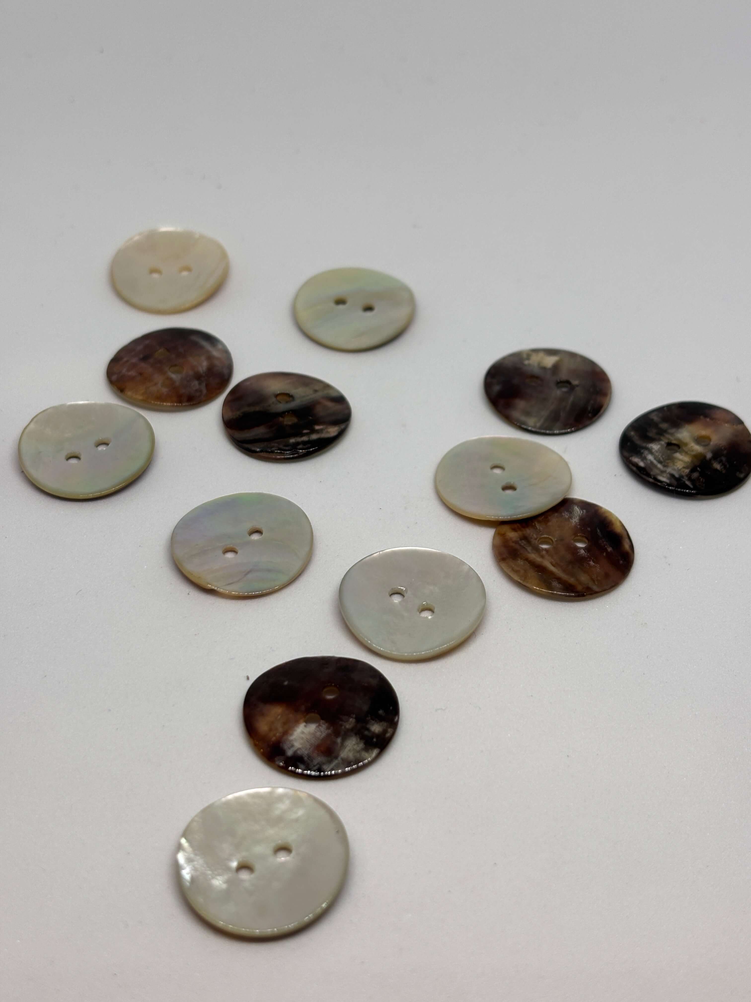Button PE35 - Natural Pearl 2-hole button boton