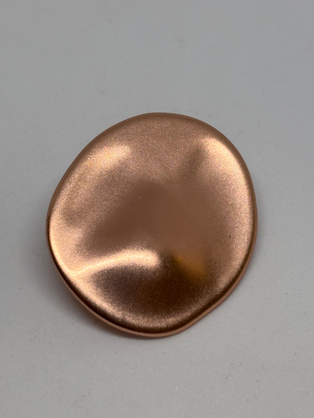 Button PMC6366 - 34mm (54") - Shank button made of metal with a shiny copper finish. Boton