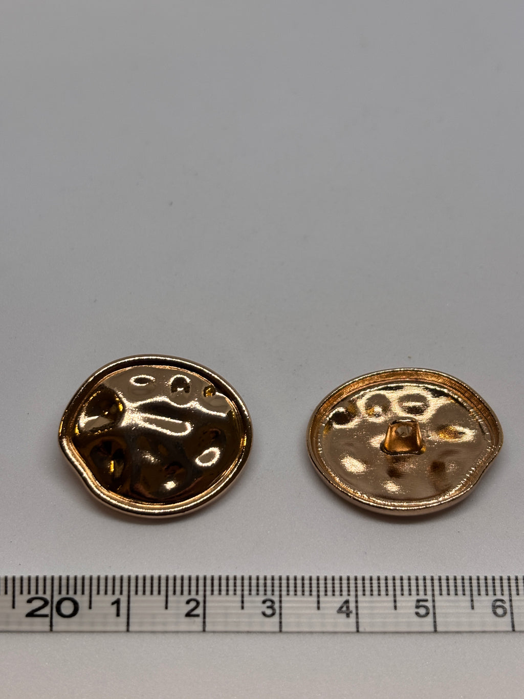 Button V035 - 25mm (40") - Shank button boton