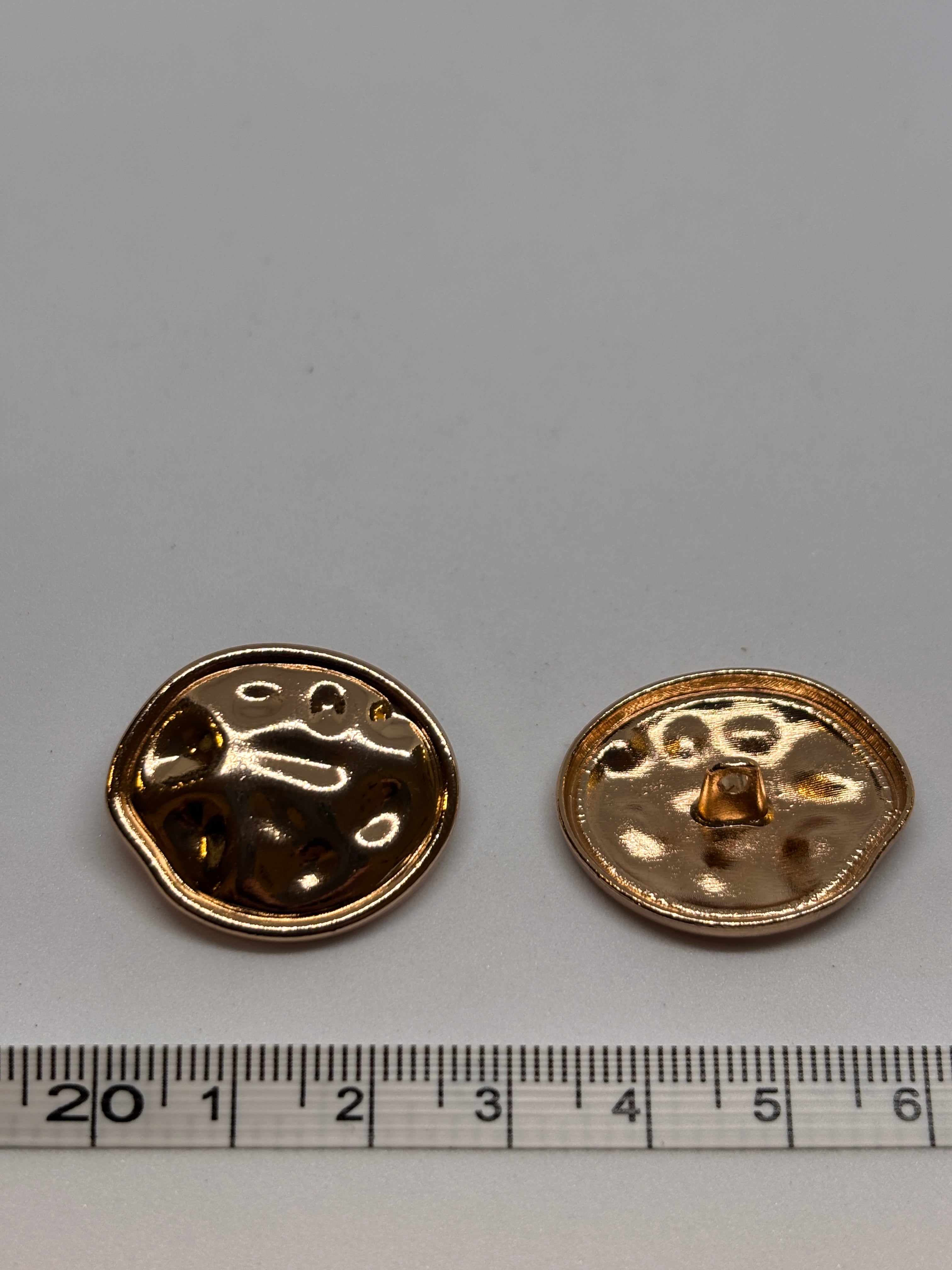 Button V035 - 25mm (40") - Shank button boton