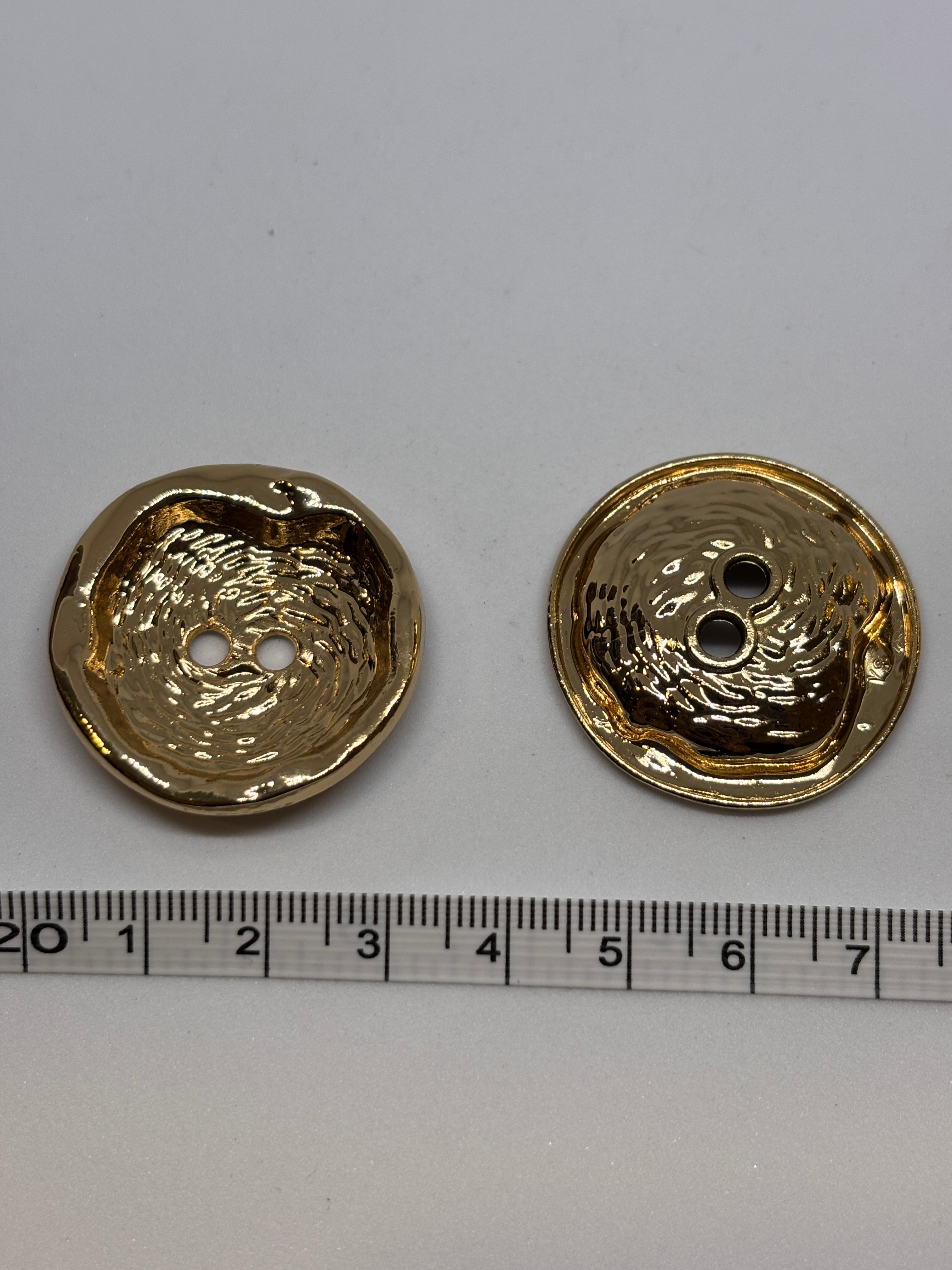 Button V080 - 33mm (52") - Shank button boton