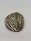 Metal button V093 with detailed shell design, 23mm, Shank button, button for sewing and craft projects. botón