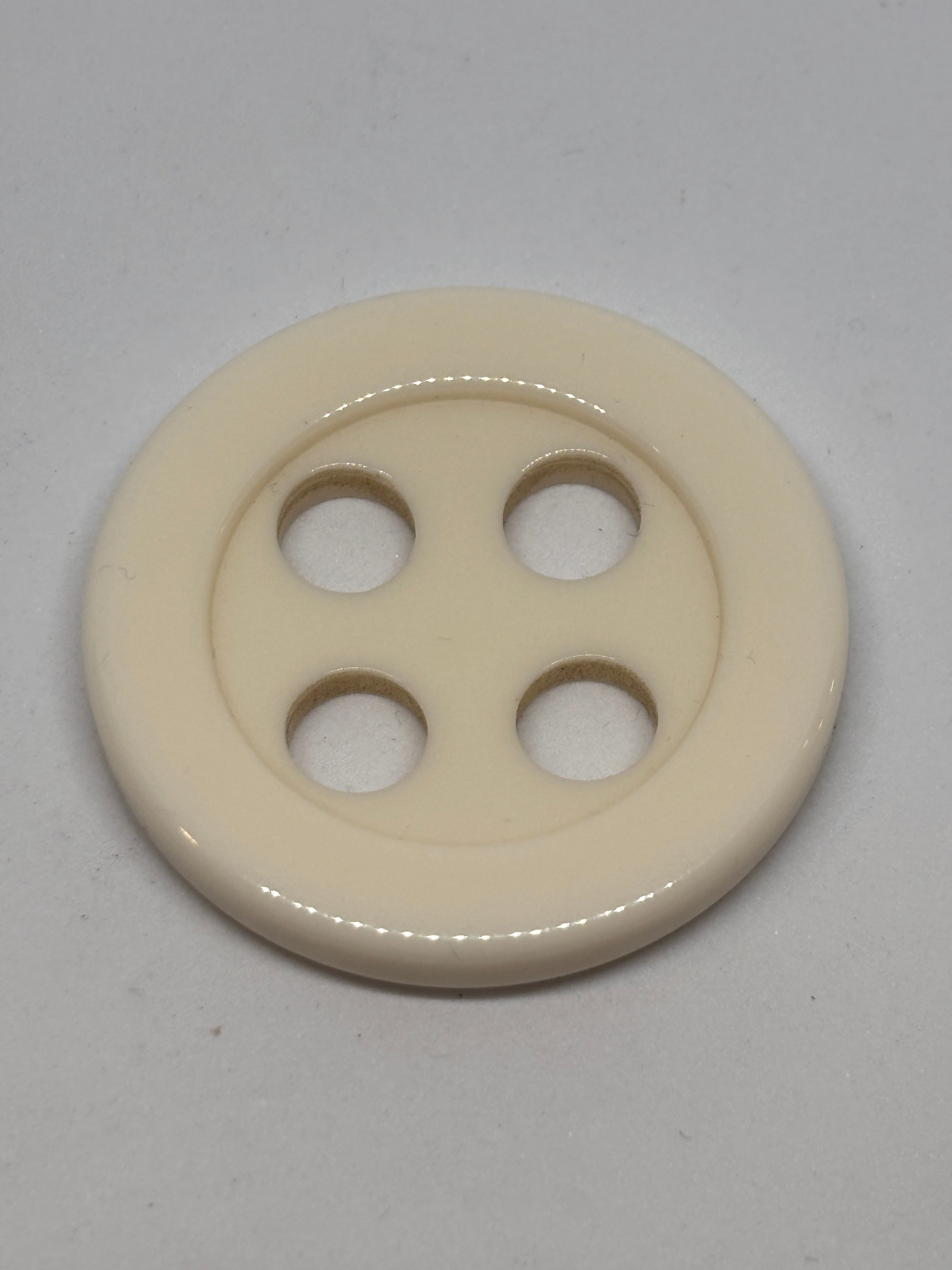 Botones de poliéster asequibles, boton de poliéster de 4 agujeros en color blanco. Button