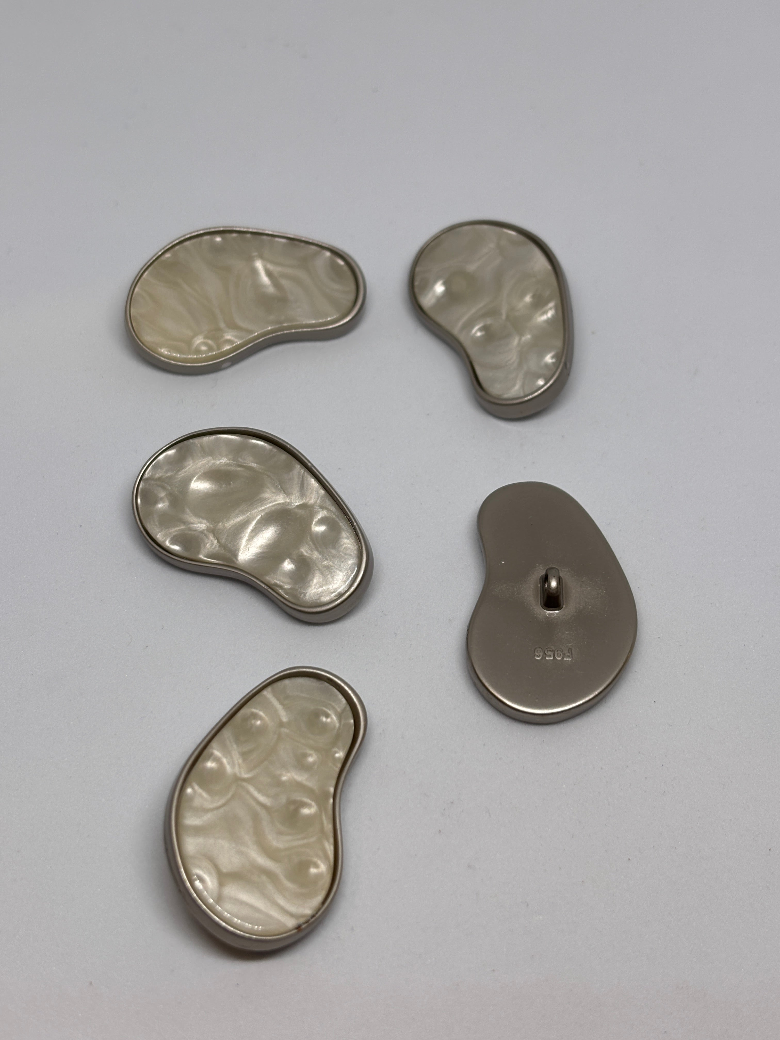 Button F956 38mm metal button in silver color, seen from three angles. boton