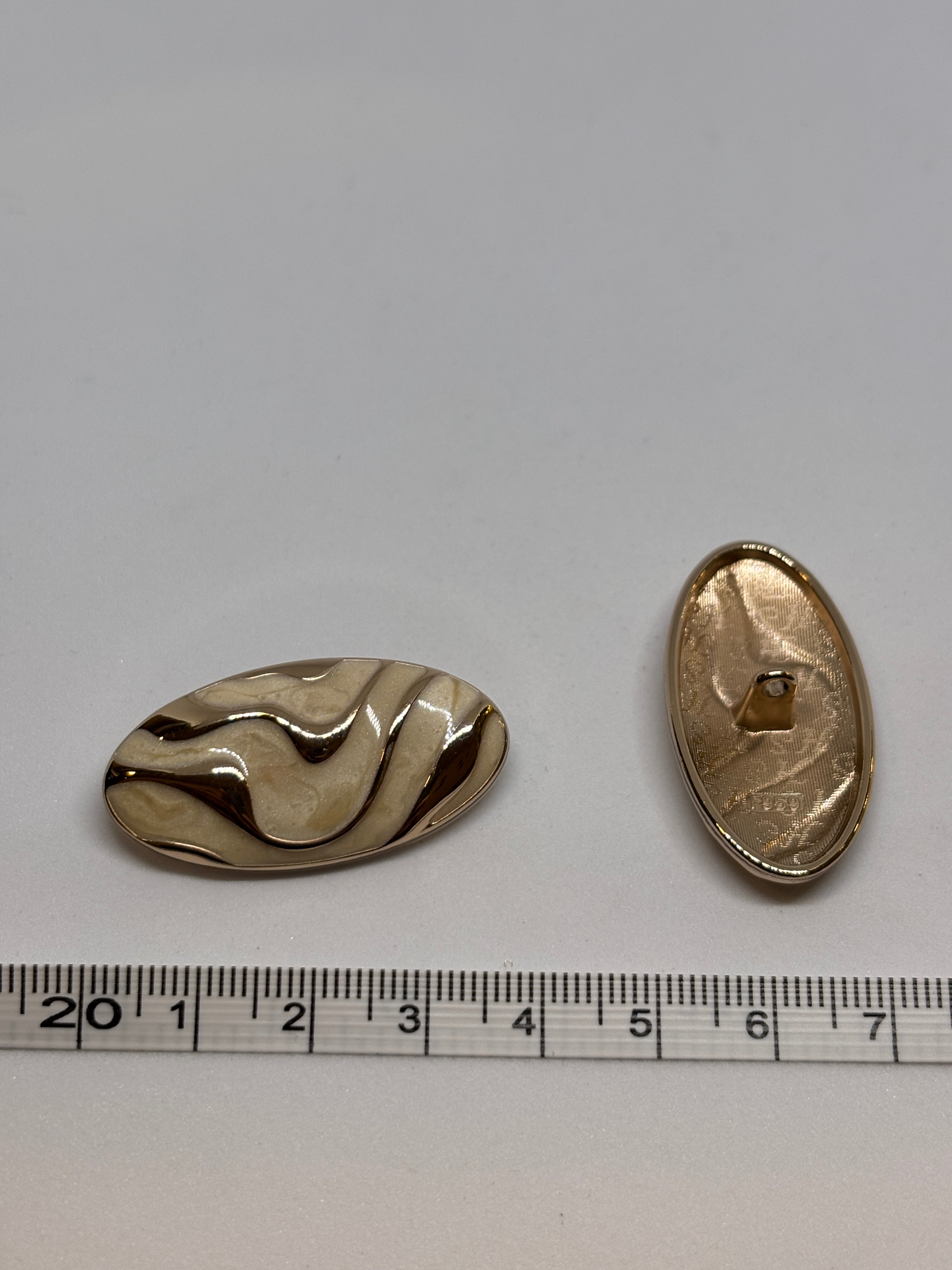 Button F959 - 38mm(60") - Shank button with metal body and wavy pattern, perfect for embellishing garments. boton