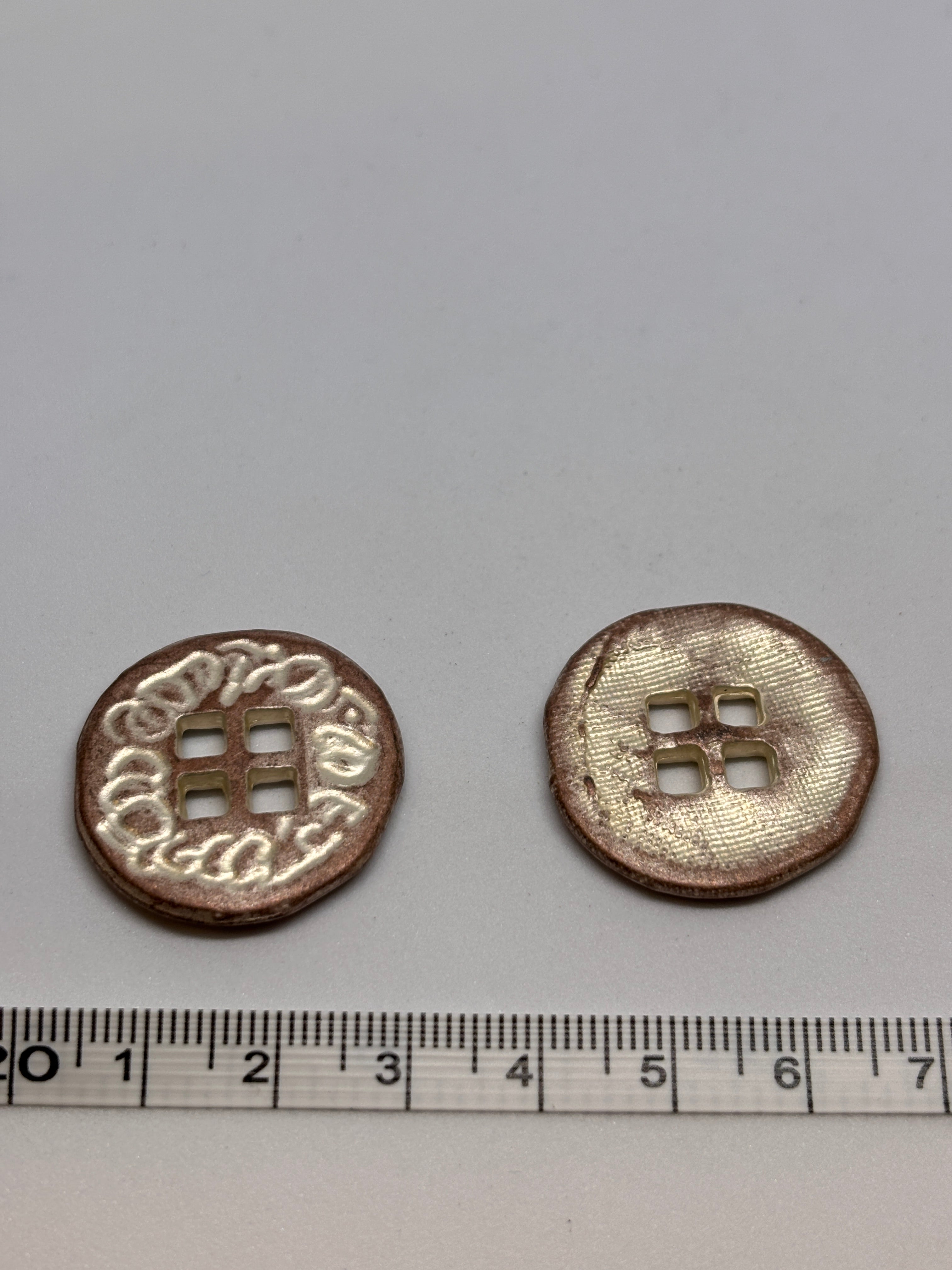 Button M53749 - 28mm (44") - 4 holes boton