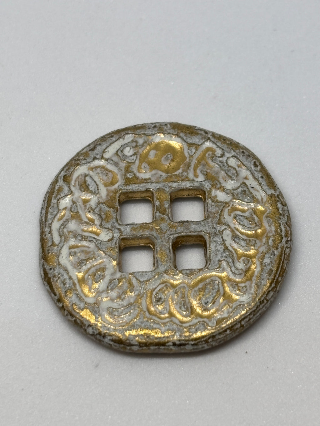 Button M53749 - 28mm (44") - 4 holes boton