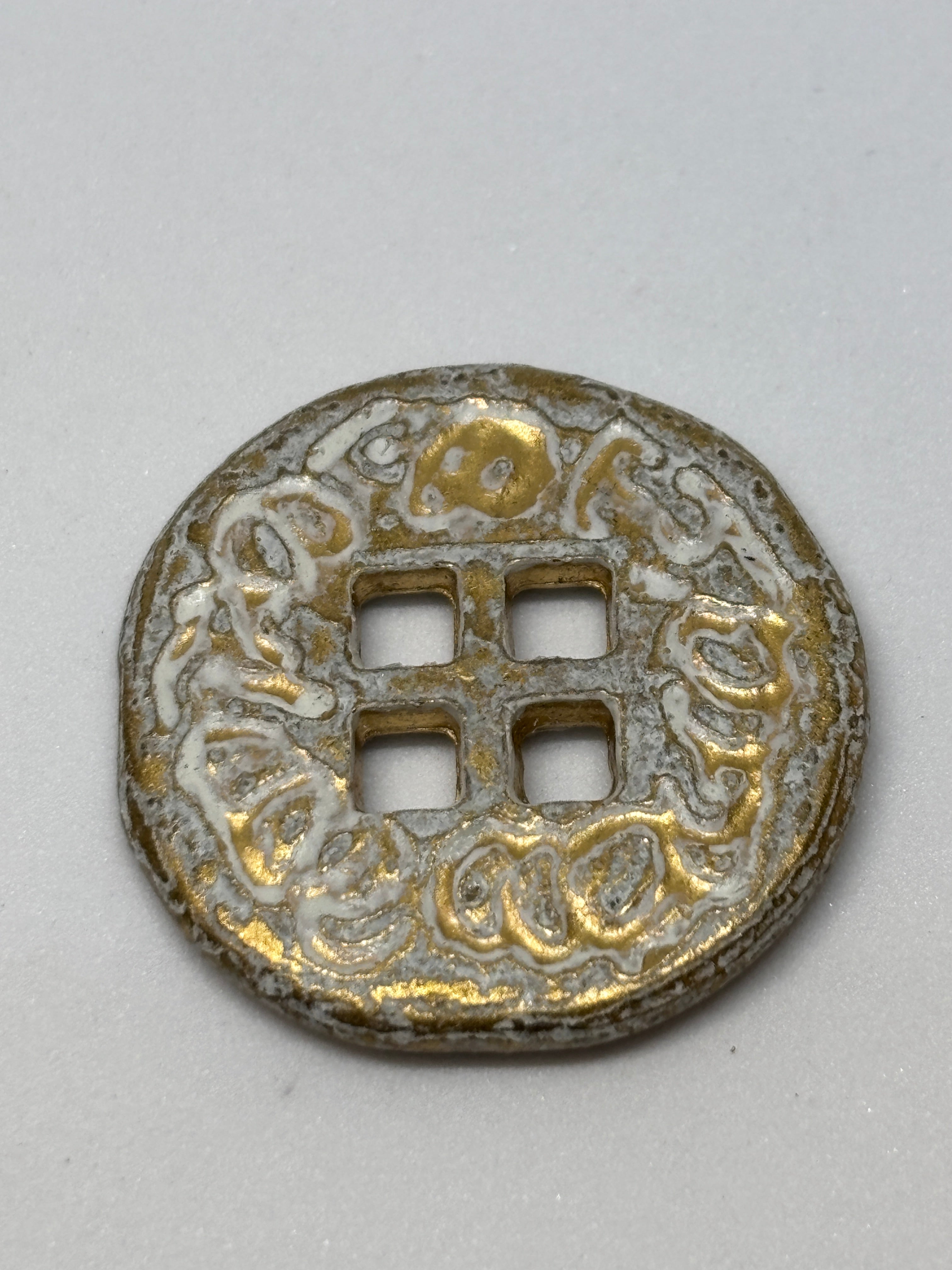 Button M53749 - 28mm (44") - 4 holes boton