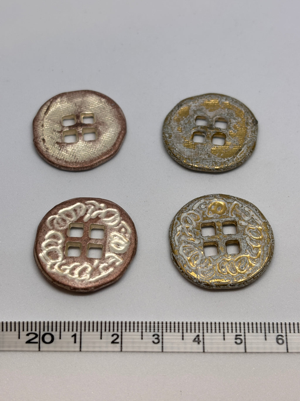 Button M53749 - 28mm (44") - 4 holes boton