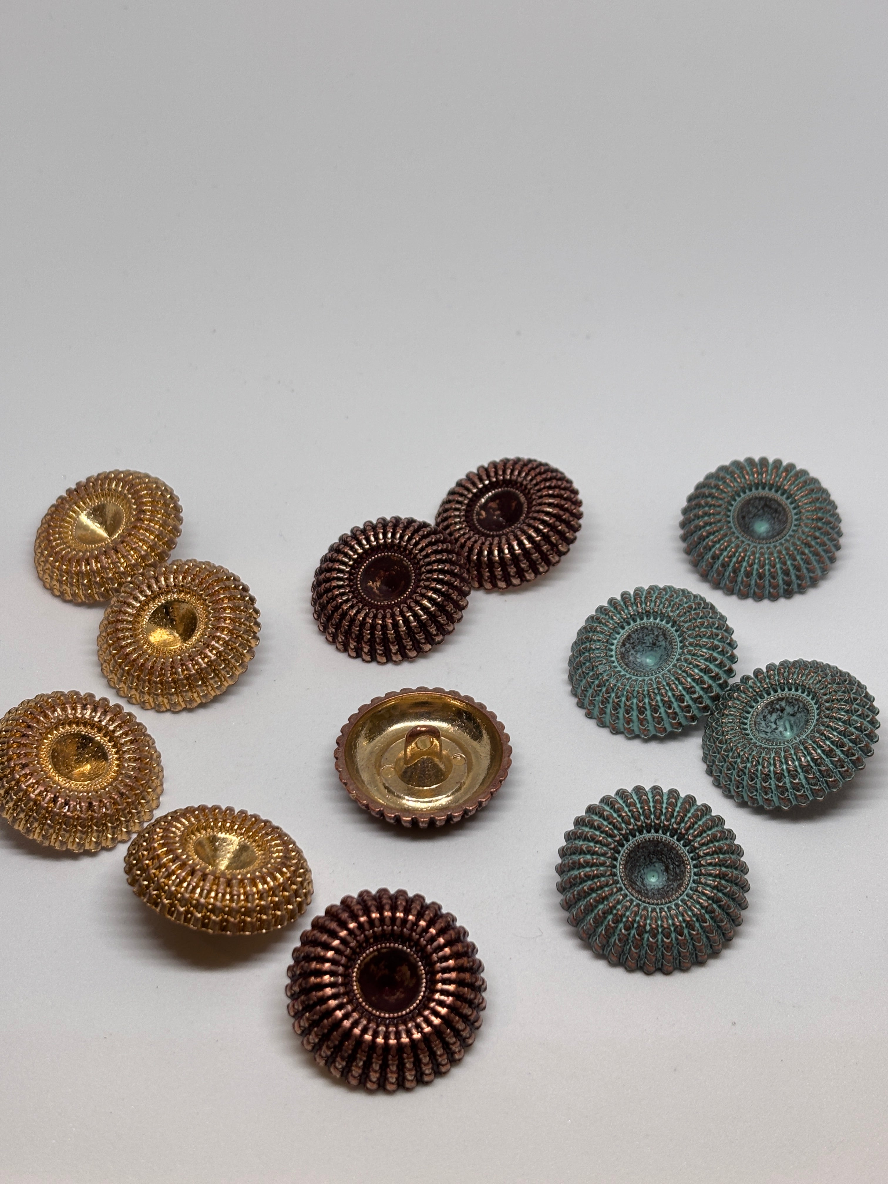 Button - YB20 - gold - 30mm boton