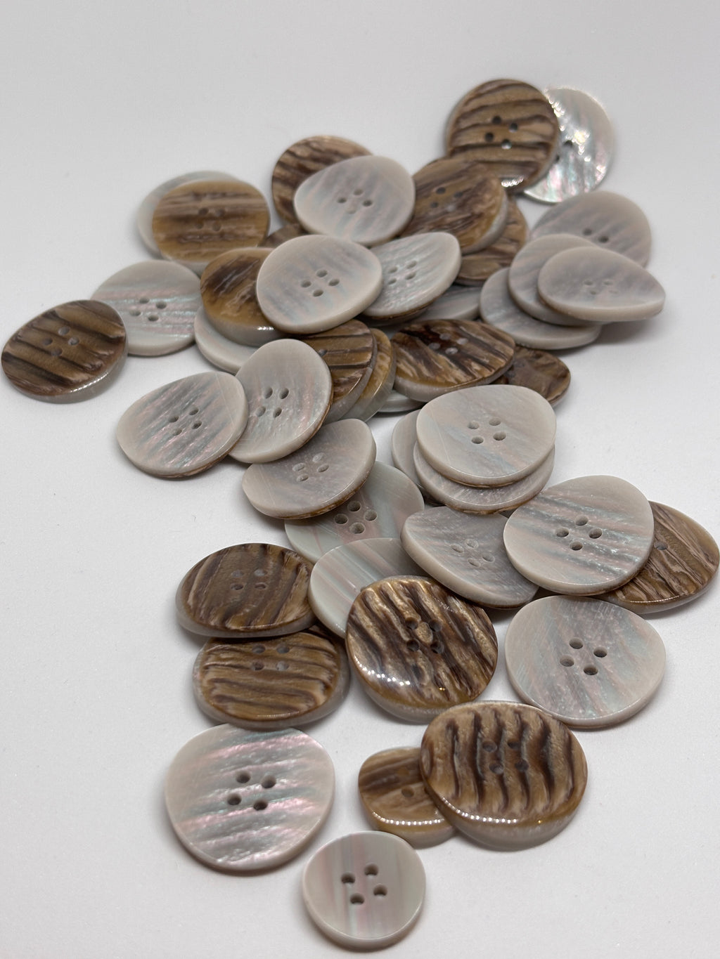 Botones de poliéster asequibles, boton de poliéster de 4 agujeros. Button