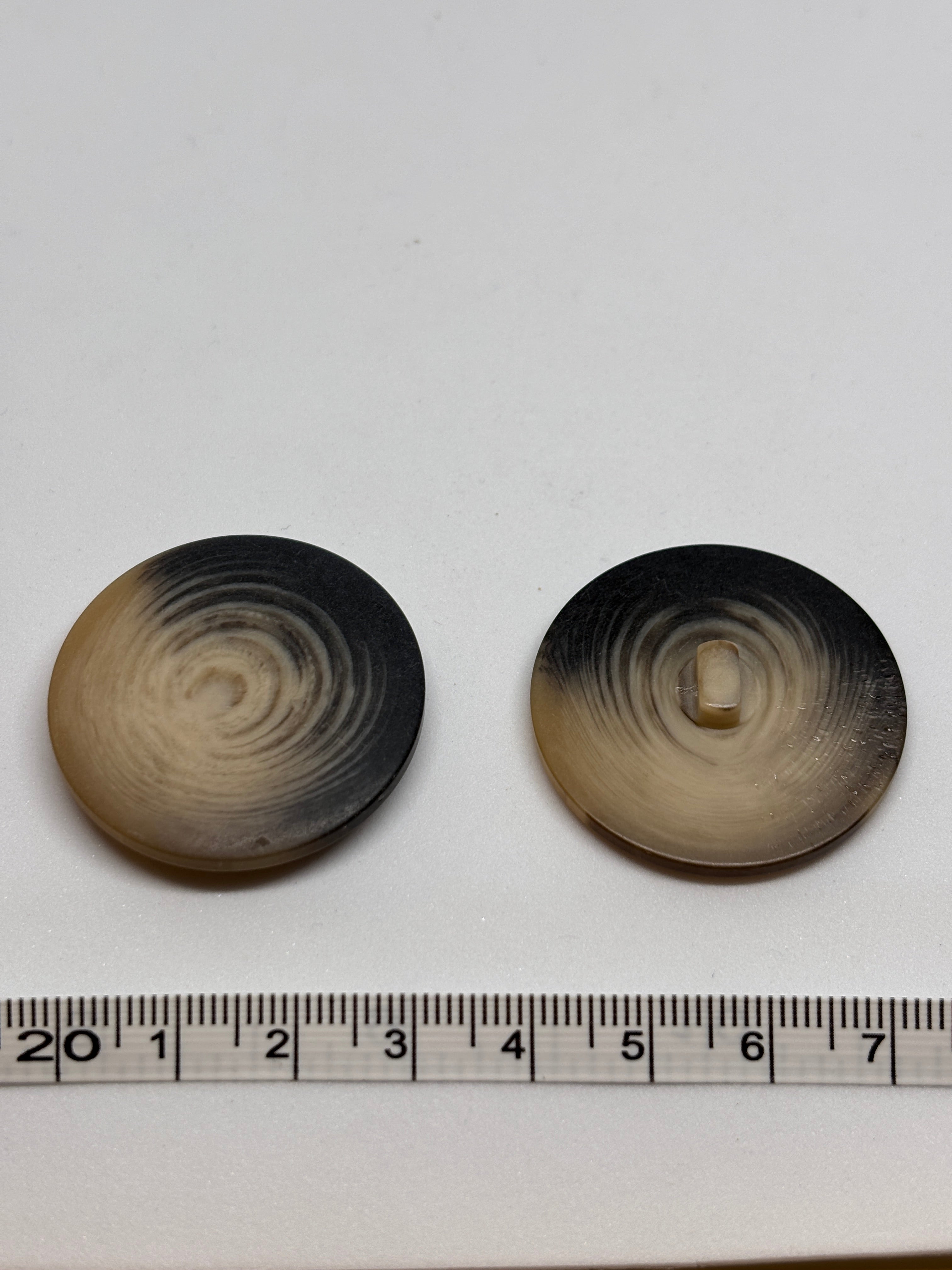 Botones de poliéster asequibles, boton de poliéster con pie, button.