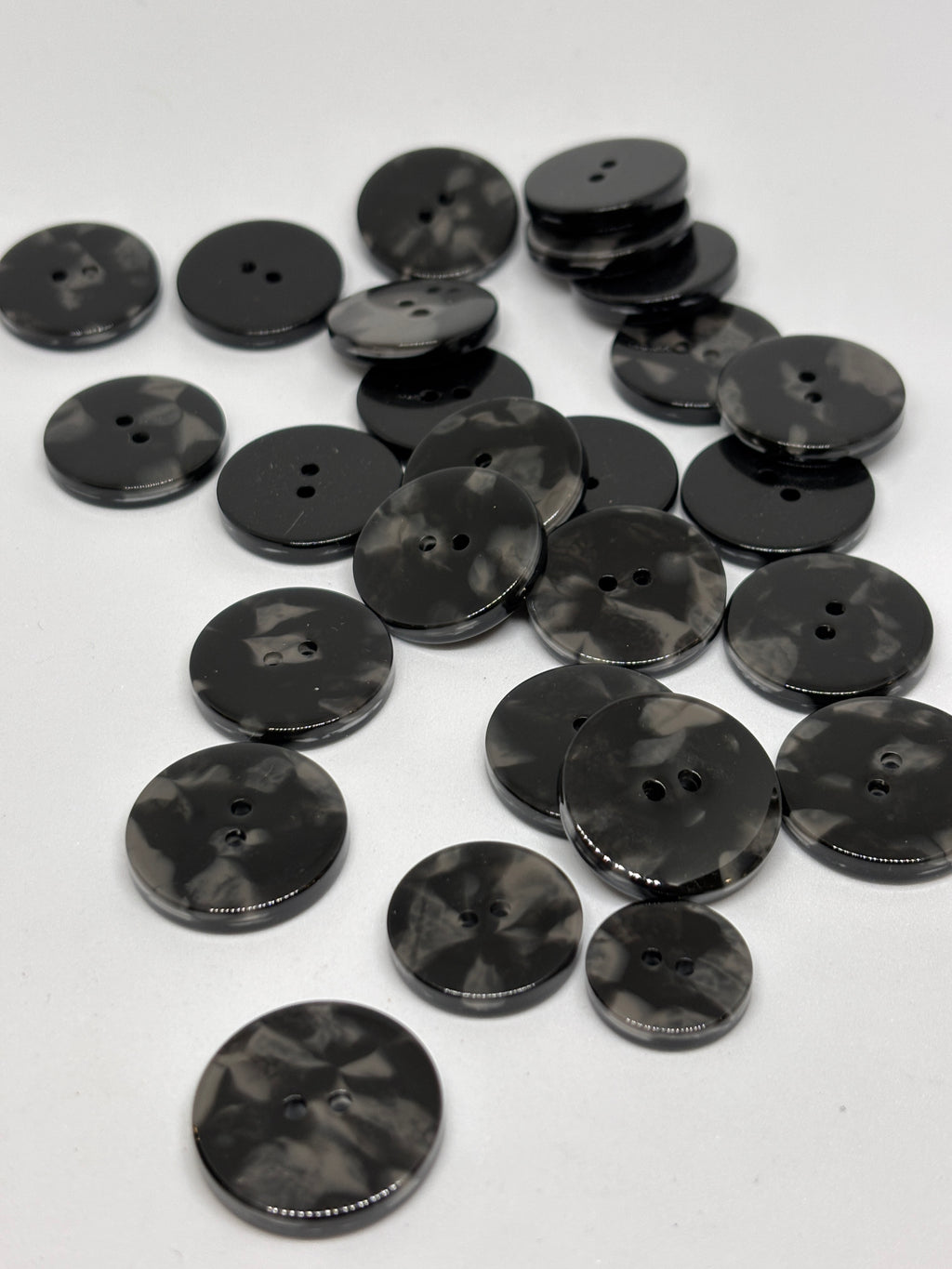 Button 2025 Black, 18mm, 22mm, 25mm polyester button with 2 holes. Boton