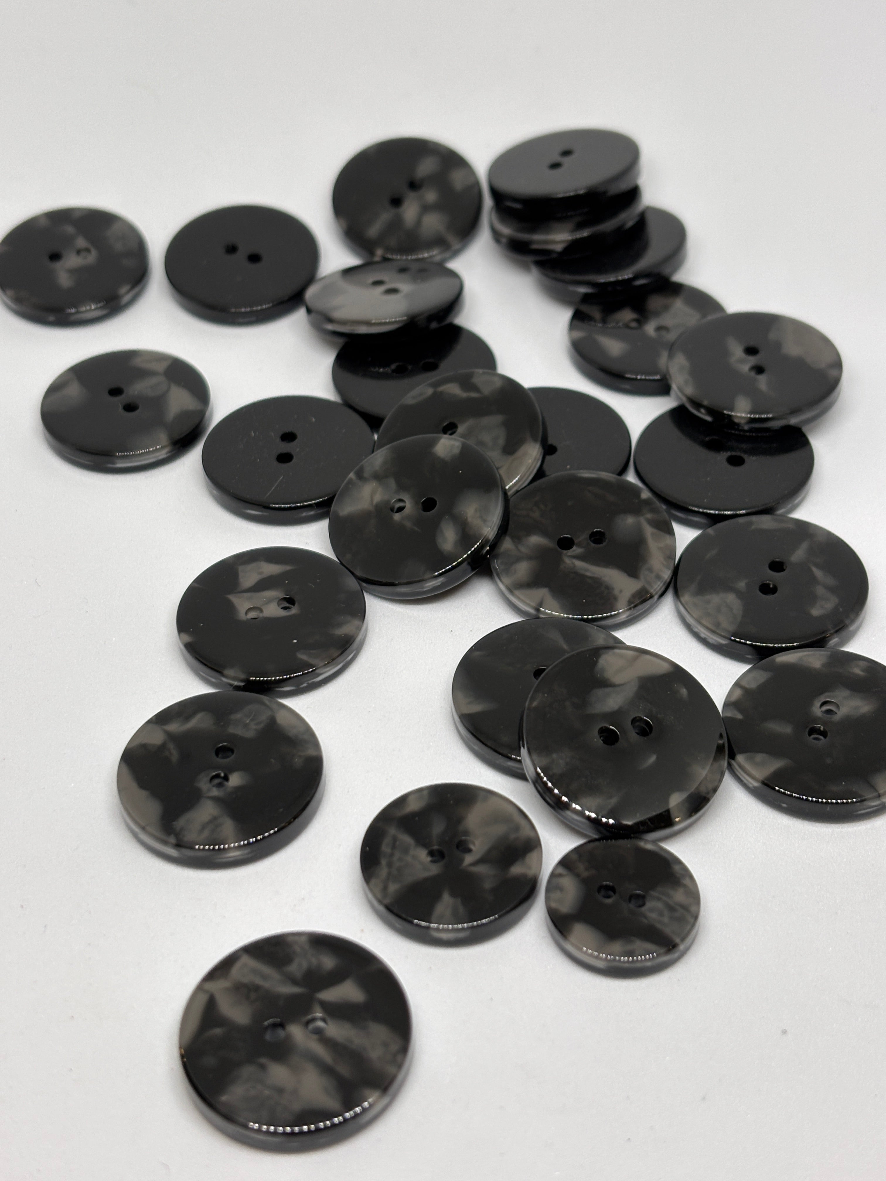 Button 2025 Black, 18mm, 22mm, 25mm polyester button with 2 holes. Boton