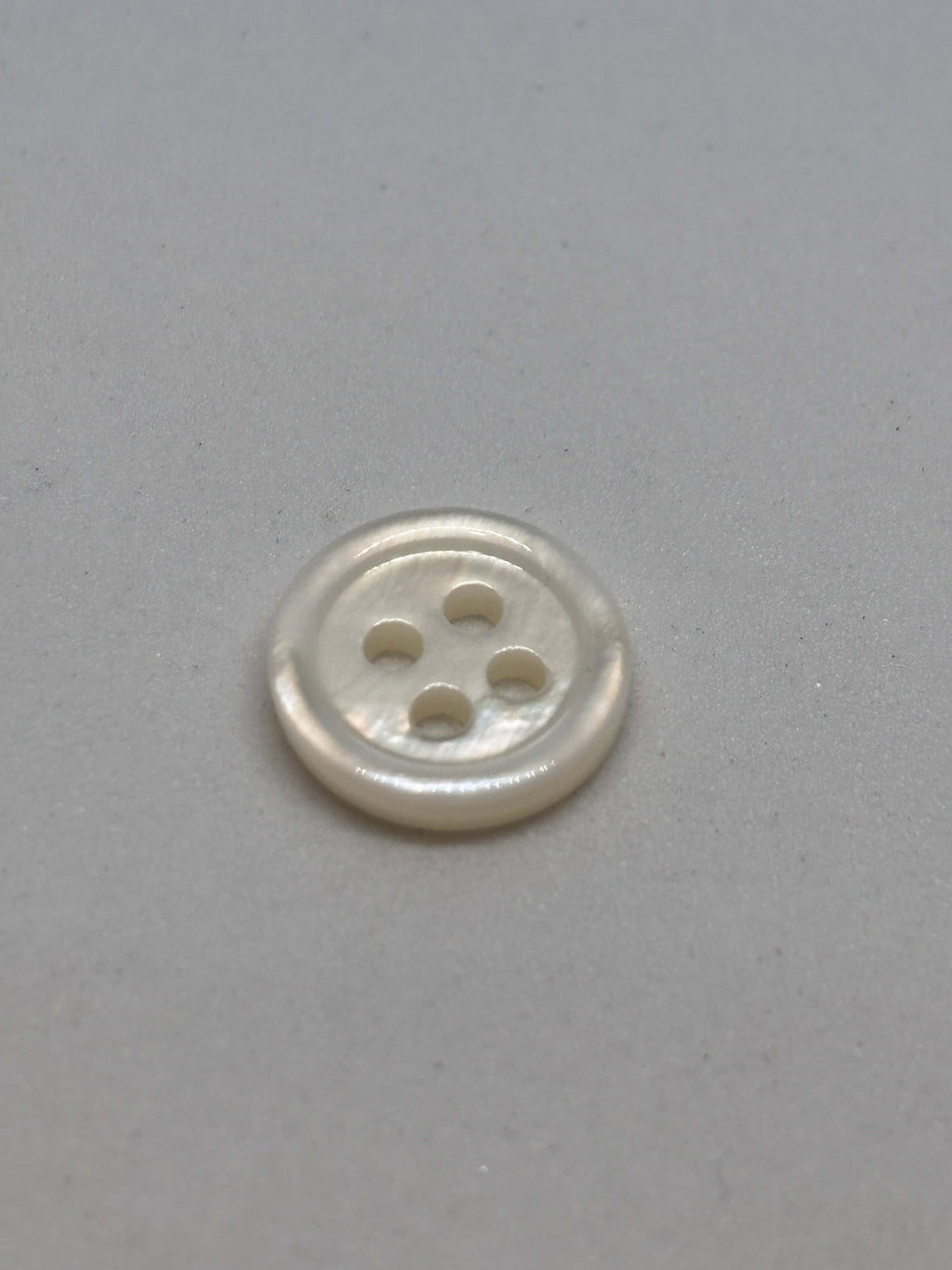 Button 116V - 10mm (16") - 4-hole button boton