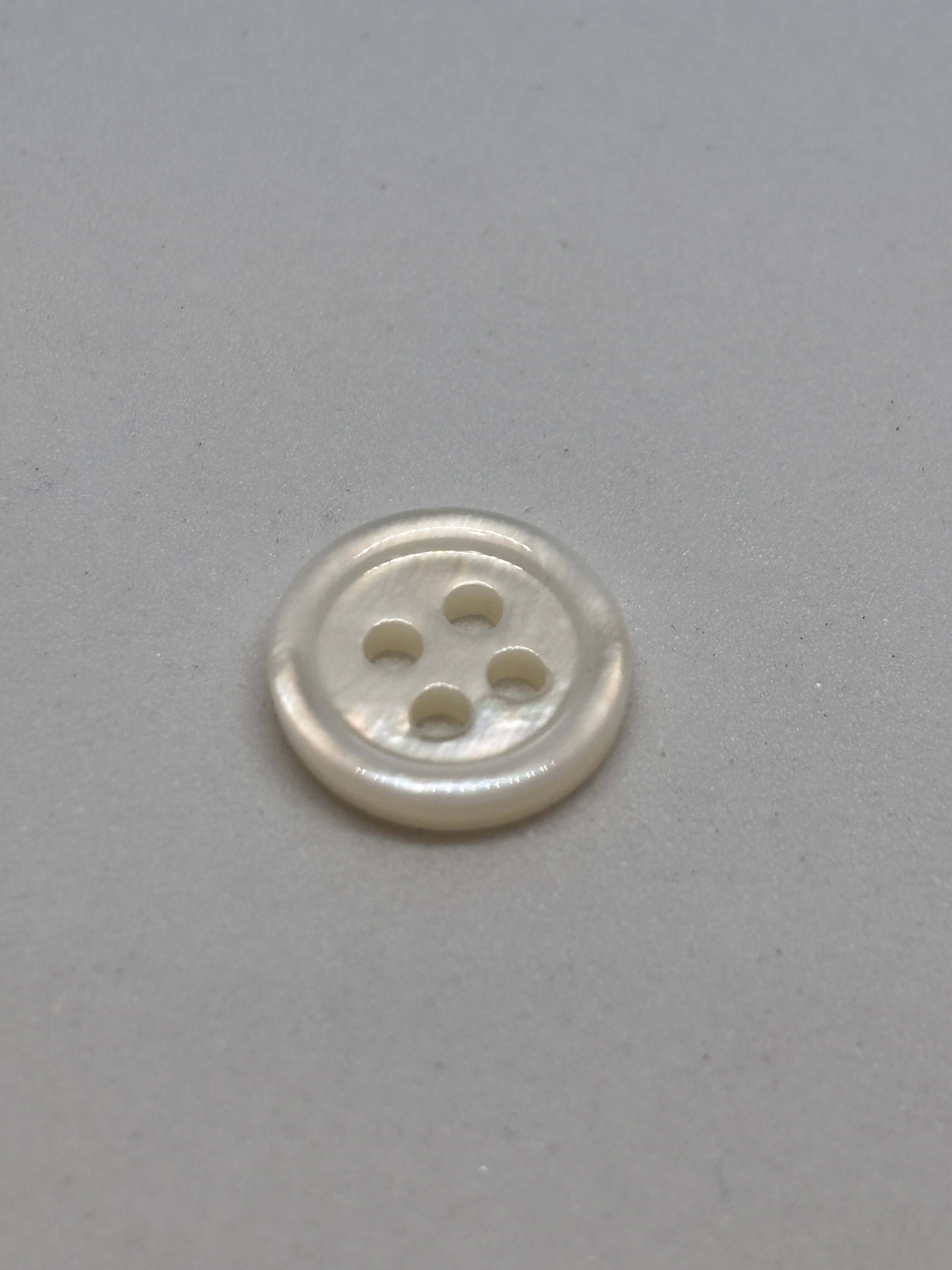 Button 116V - 10mm (16") - 4-hole button boton