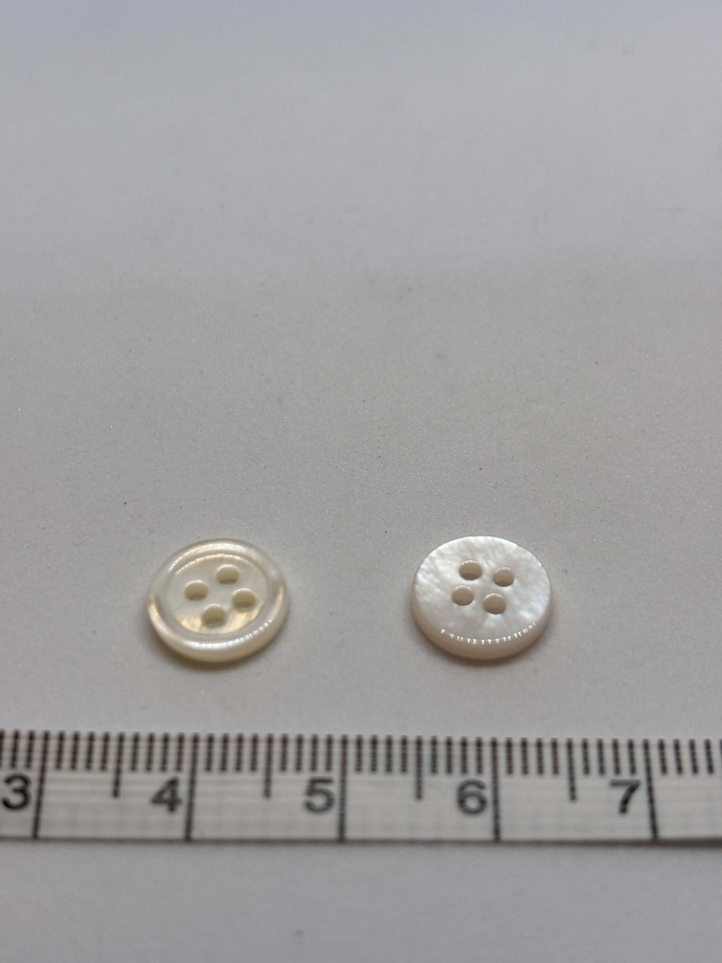 Button 116V - 10mm (16") - 4-hole button boton