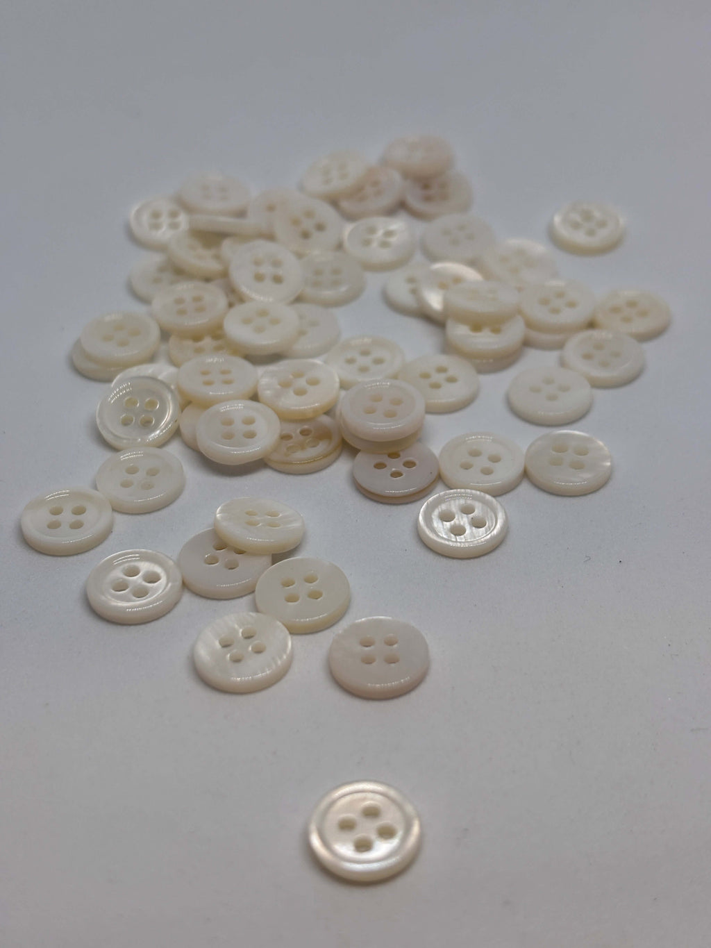 Button 116V - 10mm (16") - 4-hole button boton