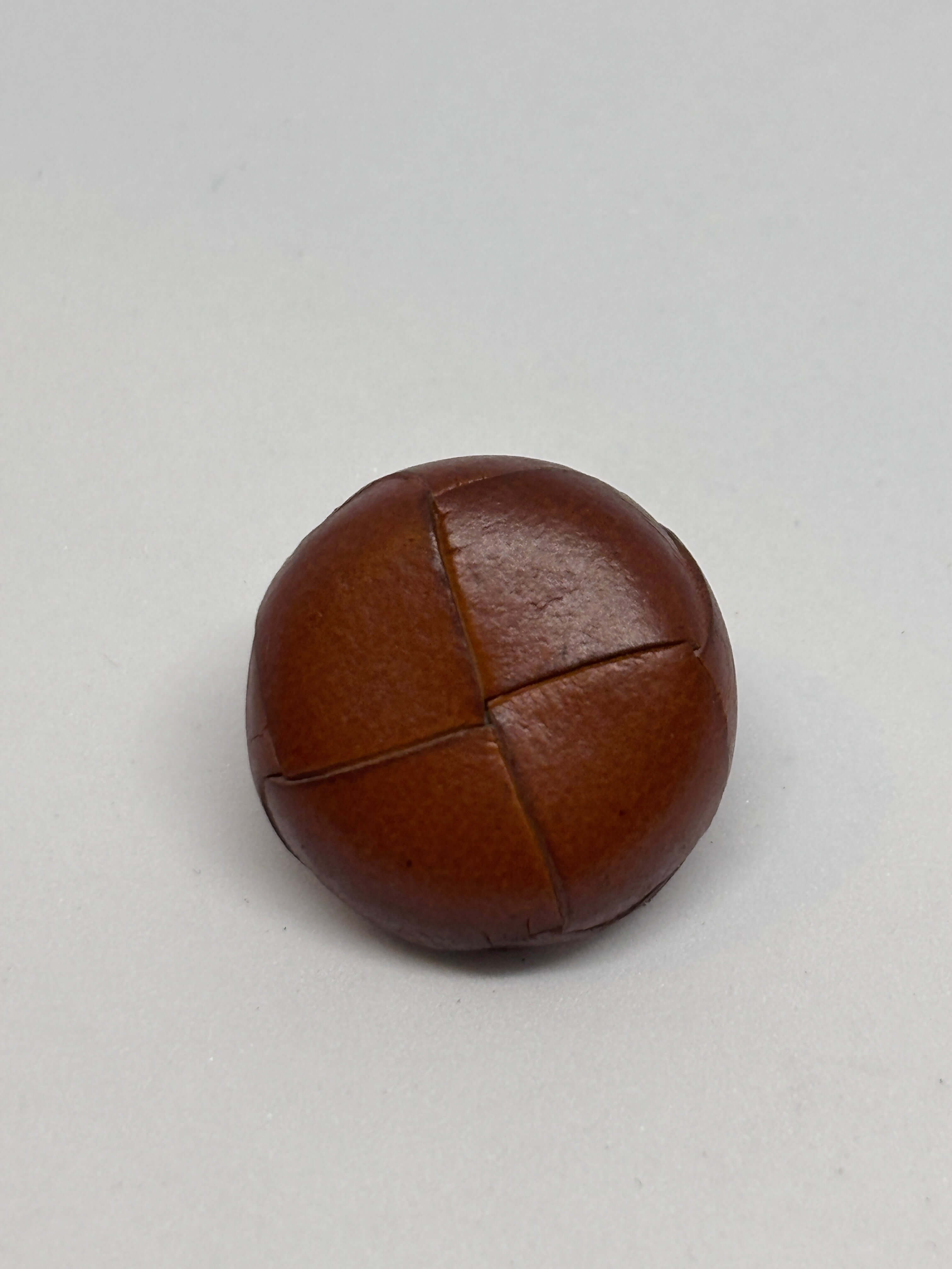 Button B1 Light Brown - Real Leather - 15mm 20mm - Shank button boton de pie