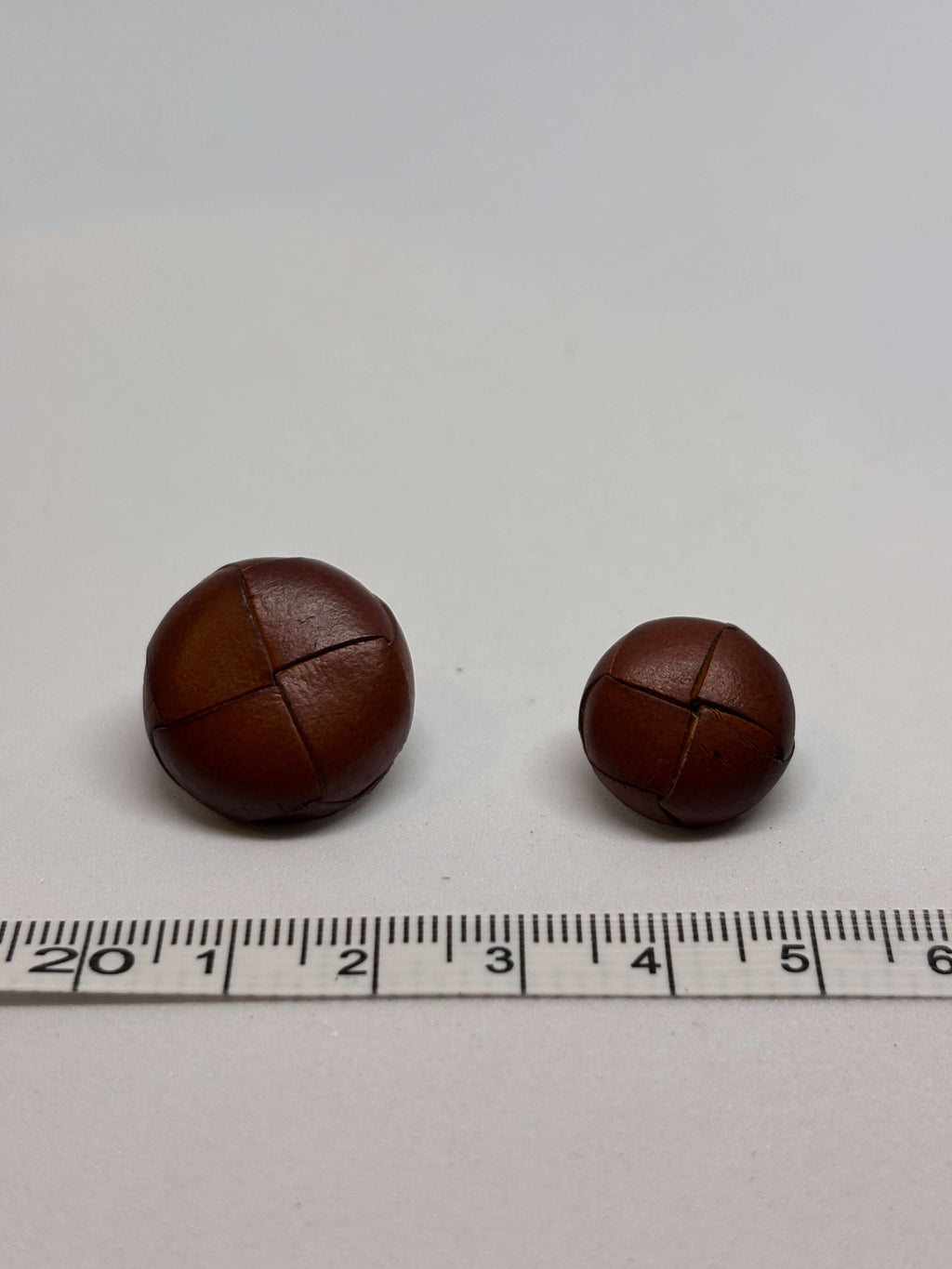 Button B1 Light Brown - Real Leather - 15mm 20mm - Shank button boton de pie