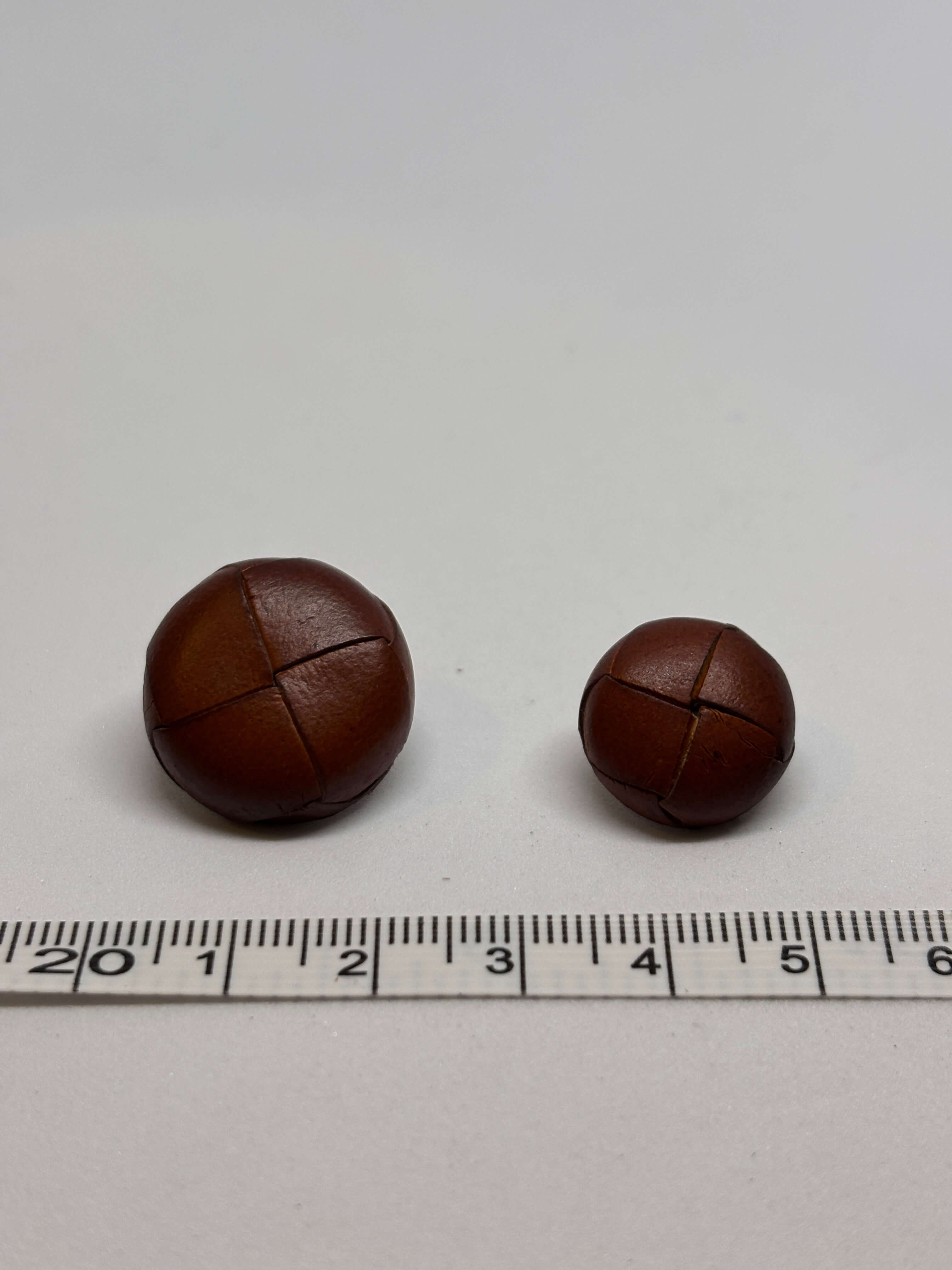 Button B1 Light Brown - Real Leather - 15mm 20mm - Shank button boton de pie